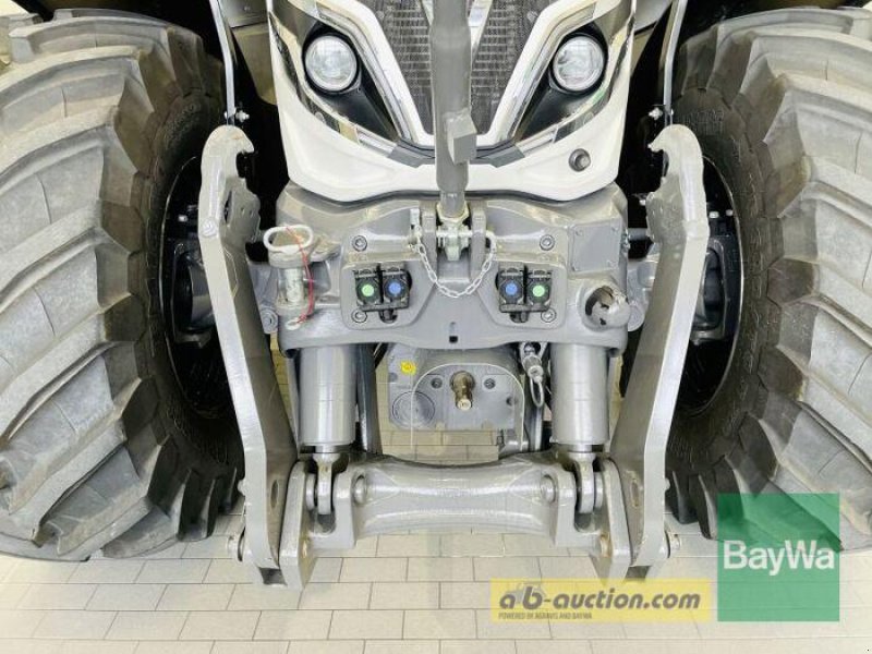 Traktor des Typs Valtra Q245, Gebrauchtmaschine in Manching (Bild 2)