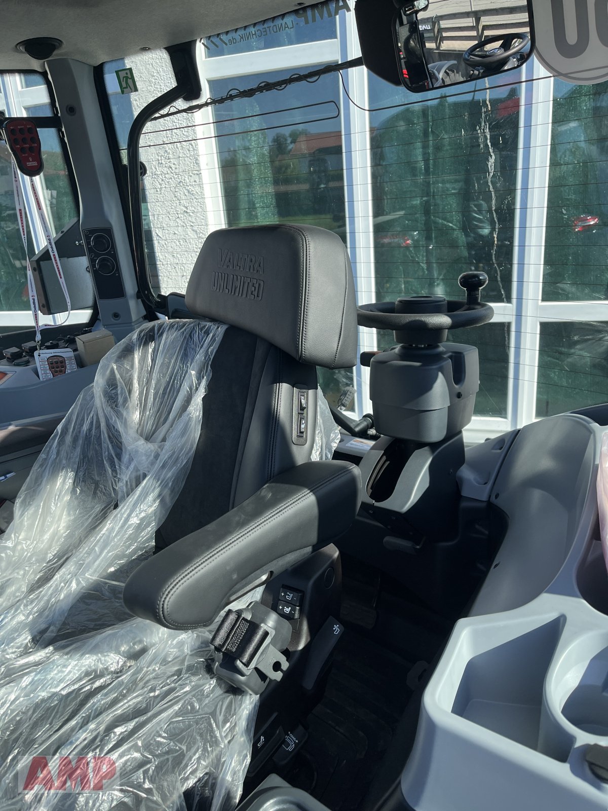 Traktor typu Valtra Q245, Neumaschine v Teising (Obrázek 6)