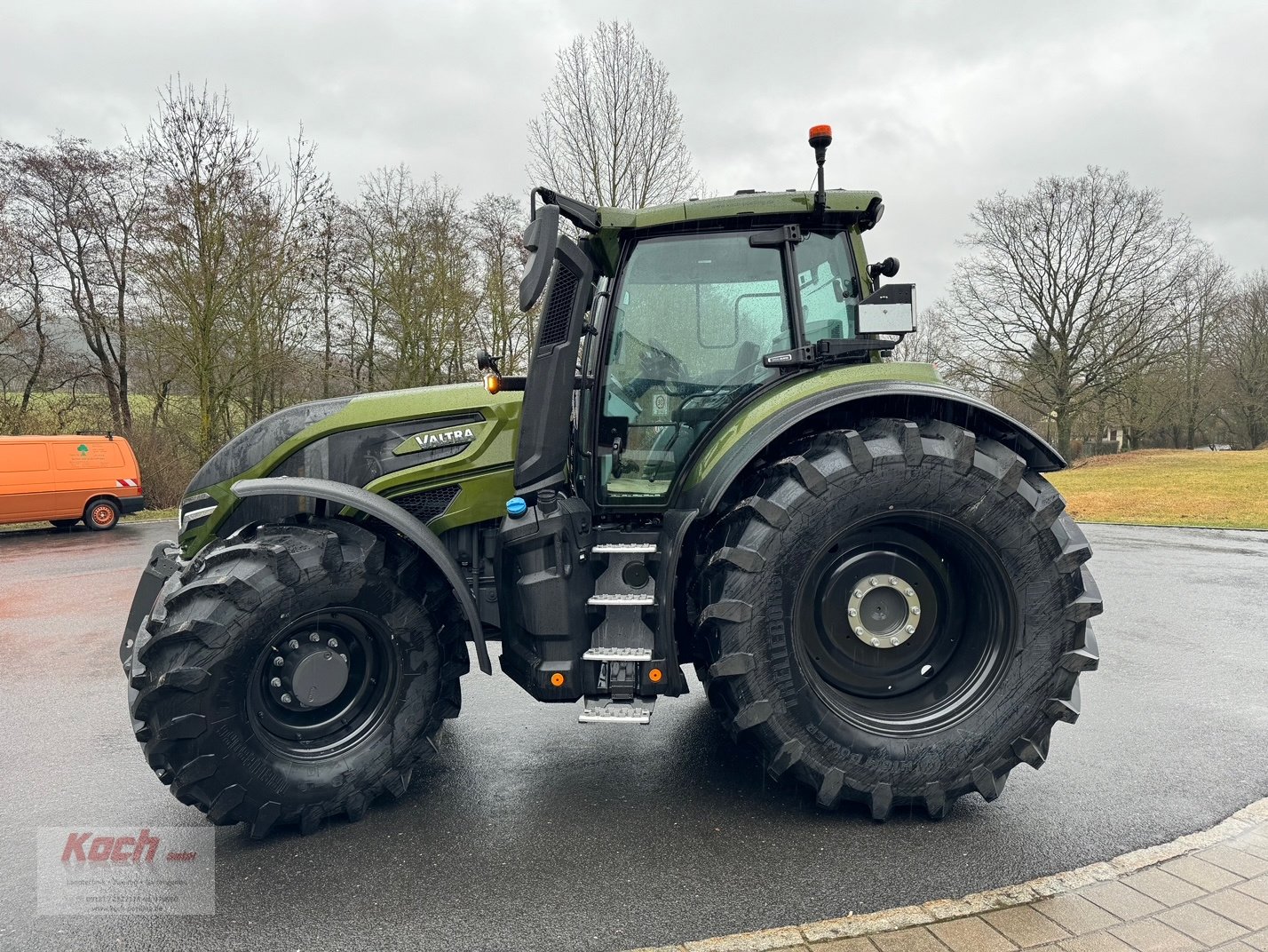 Traktor des Typs Valtra Q245, Neumaschine in Neumarkt / Pölling (Bild 8)