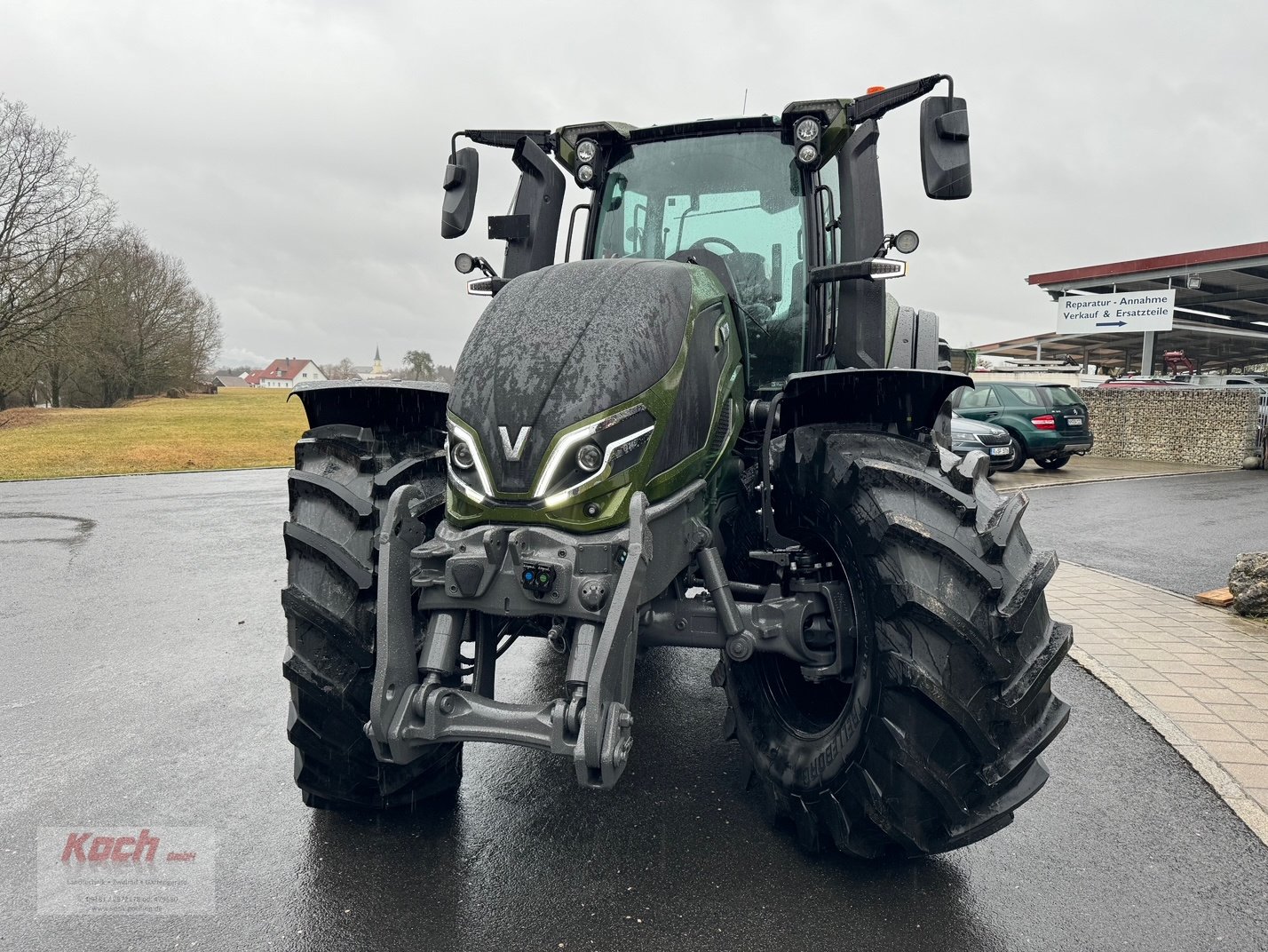 Traktor des Typs Valtra Q245, Neumaschine in Neumarkt / Pölling (Bild 10)