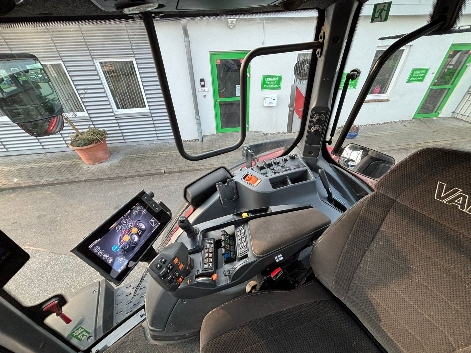 Traktor des Typs Valtra Q245, Gebrauchtmaschine in Eckernförde (Bild 13)