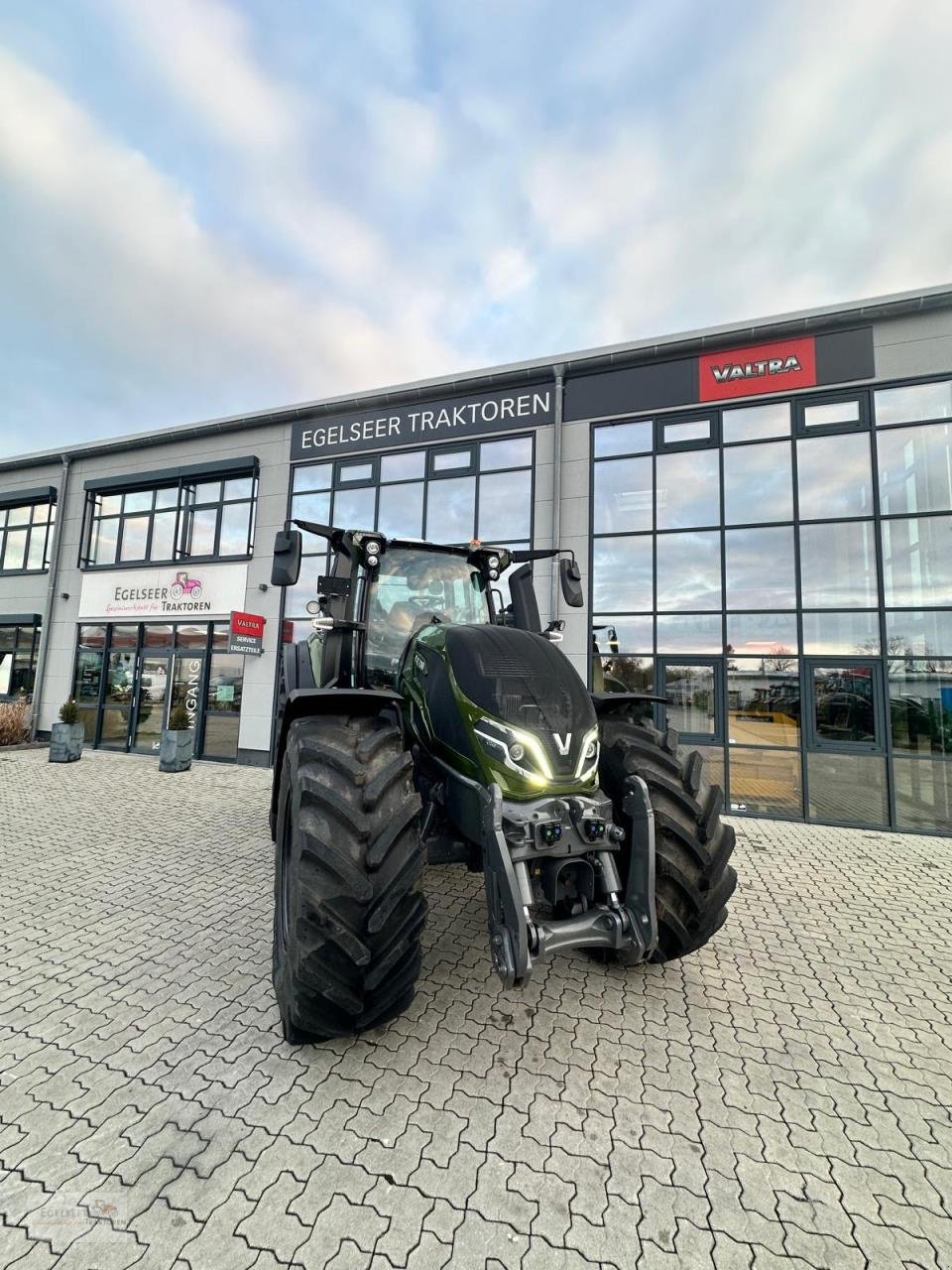 Traktor typu Valtra Q245D, Neumaschine v Fürth / Burgfarrnbach (Obrázek 3)