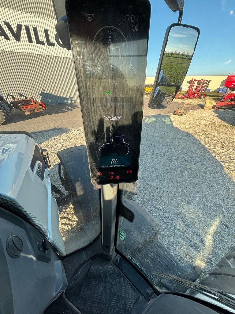 Traktor от тип Valtra Q265, Gebrauchtmaschine в VERT TOULON (Снимка 8)