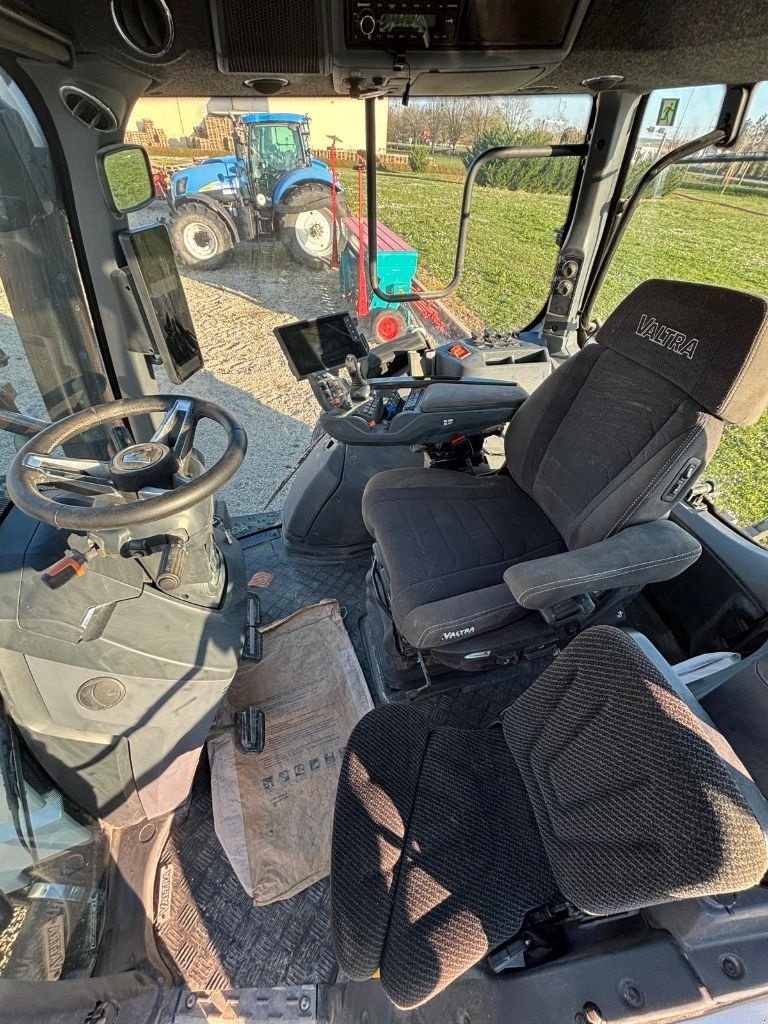 Traktor от тип Valtra Q265, Gebrauchtmaschine в VERT TOULON (Снимка 7)