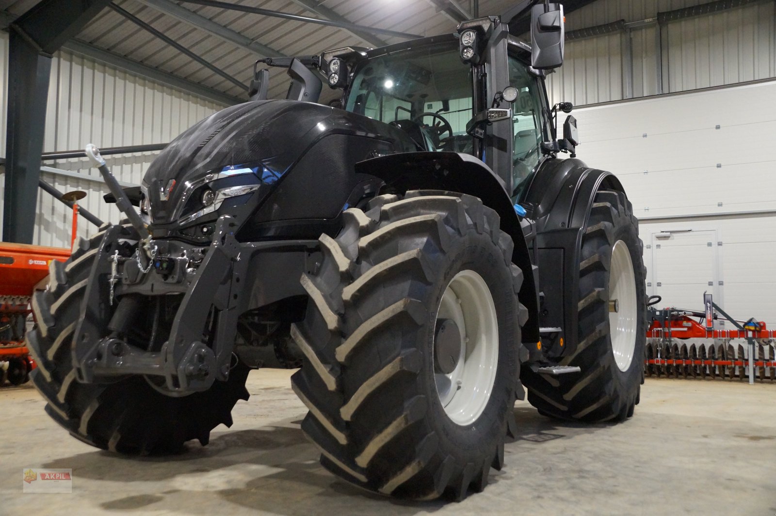 Traktor des Typs Valtra Q265, Neumaschine in Neumarkt (Bild 2)