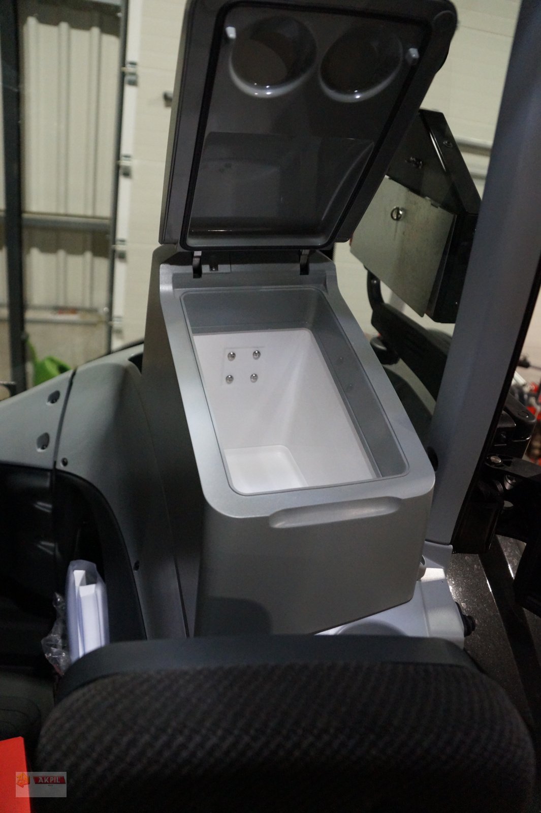 Traktor des Typs Valtra Q265, Neumaschine in Neumarkt (Bild 8)