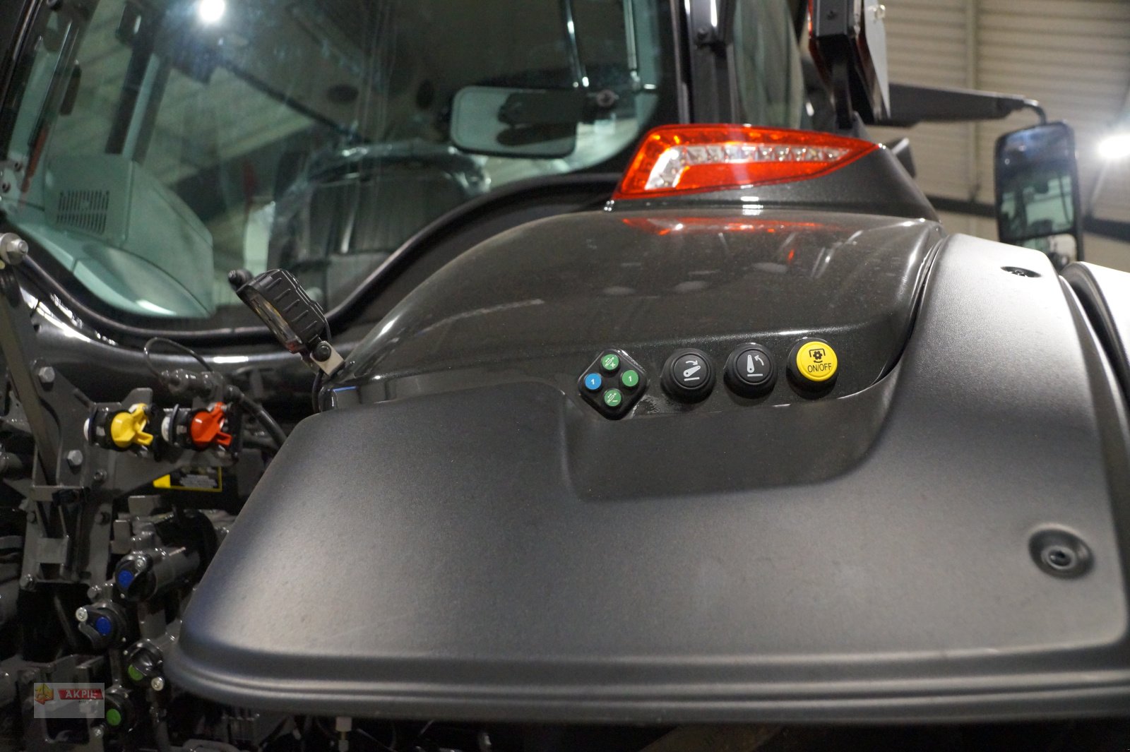 Traktor des Typs Valtra Q265, Neumaschine in Neumarkt (Bild 10)