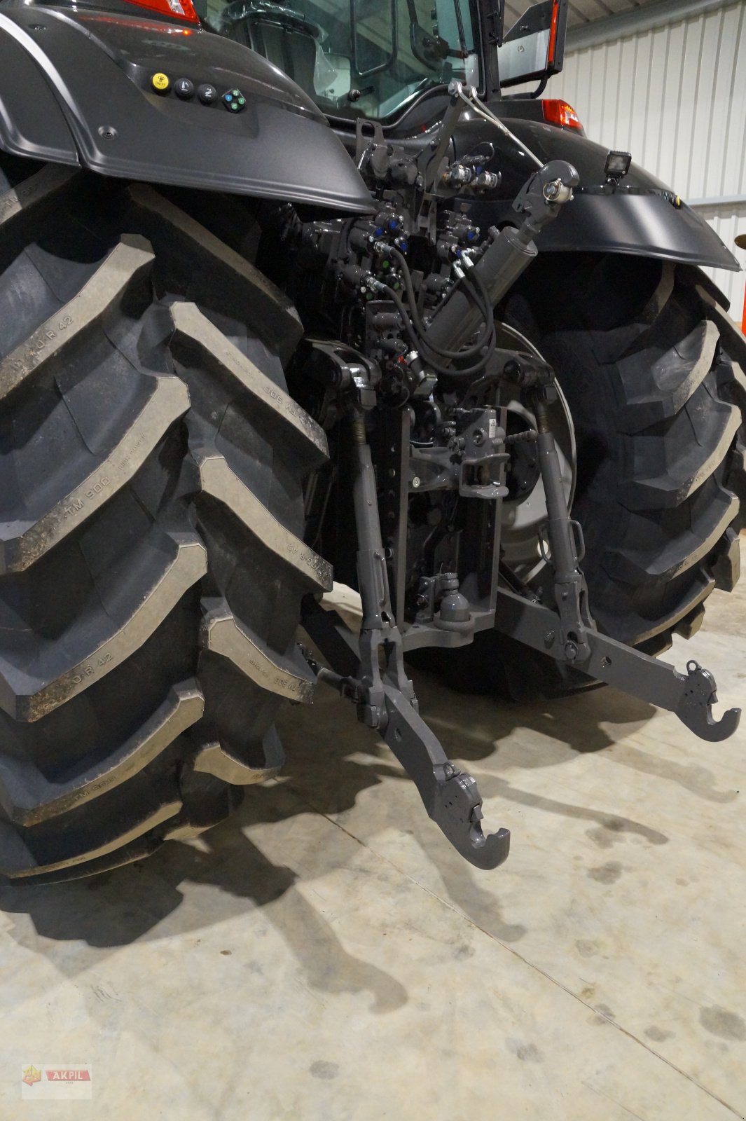 Traktor des Typs Valtra Q265, Neumaschine in Neumarkt (Bild 12)