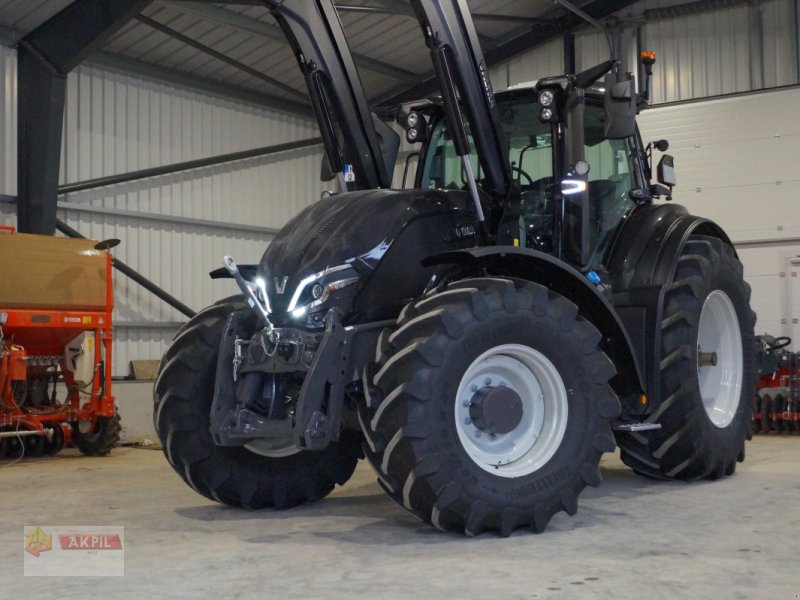 Traktor типа Valtra Q265, Neumaschine в Neumarkt