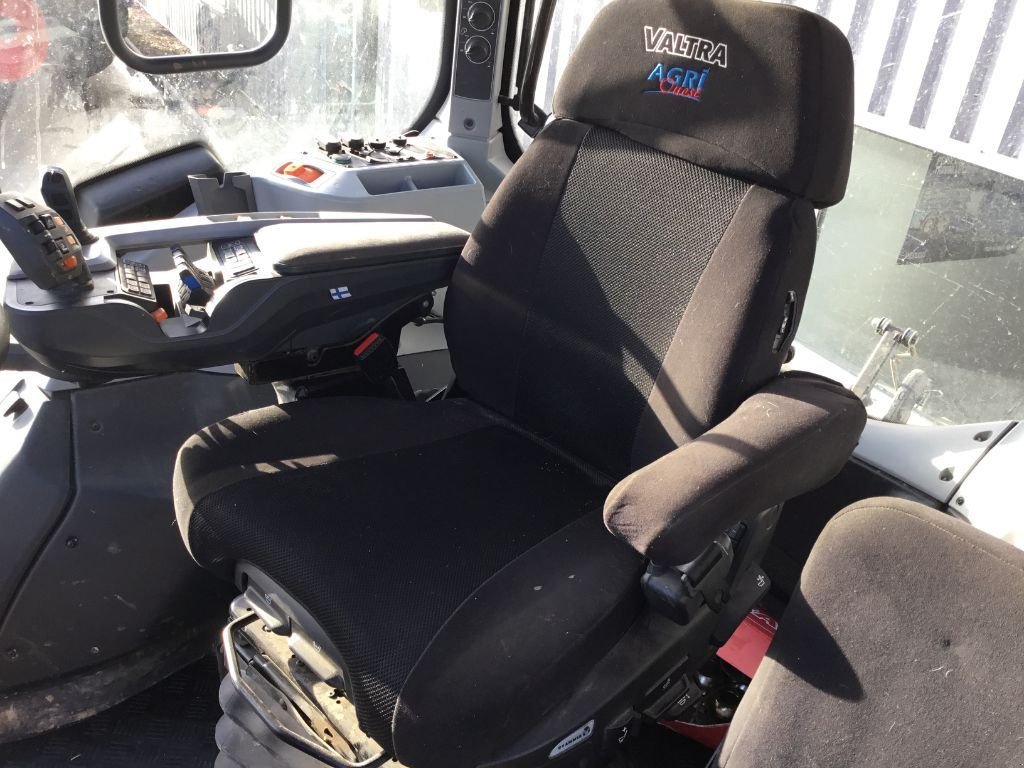 Traktor типа Valtra Q265, Gebrauchtmaschine в SAINT JAMES (Фотография 3)