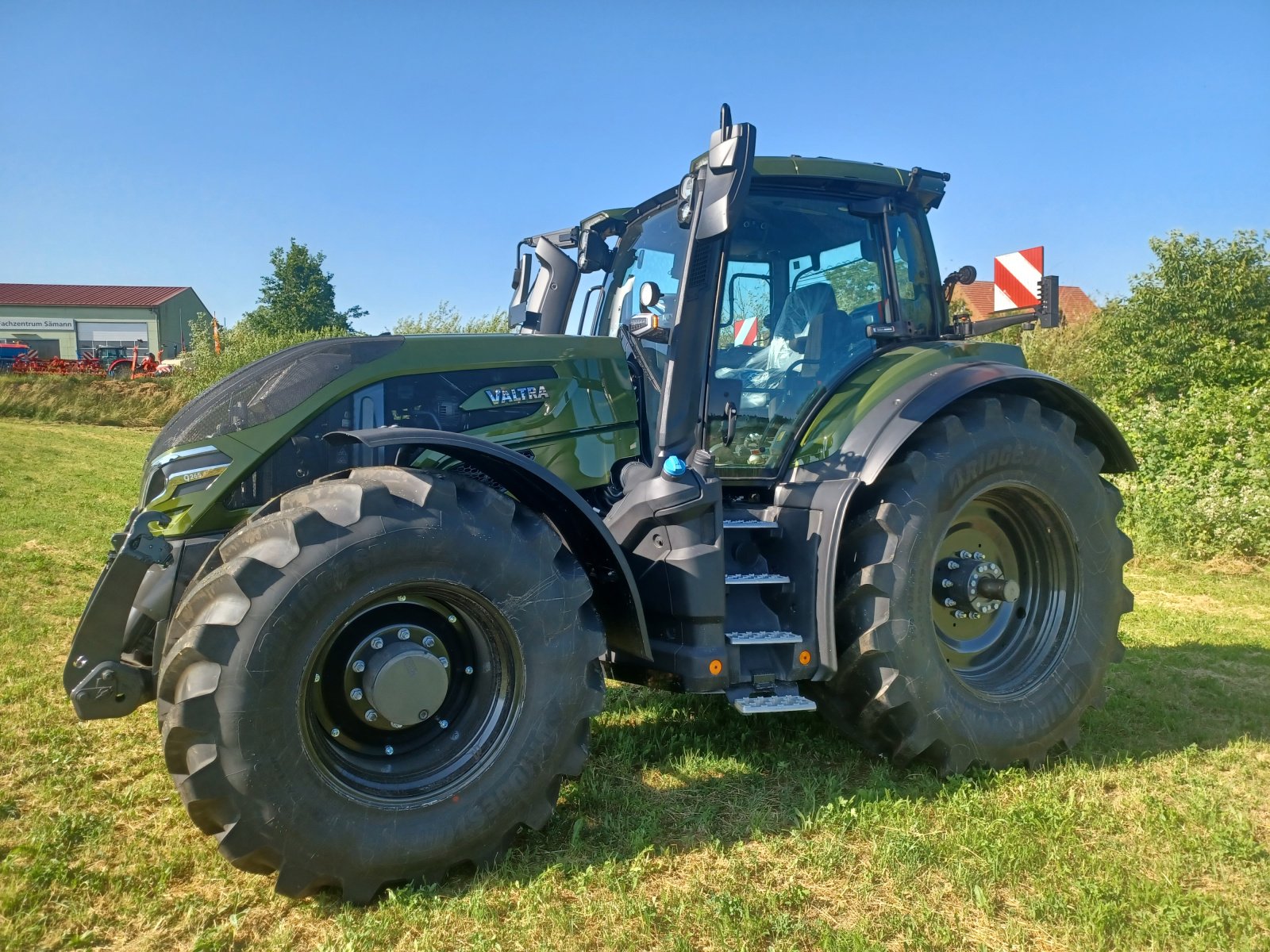 Traktor типа Valtra Q265, Gebrauchtmaschine в Uffenheim (Фотография 1)