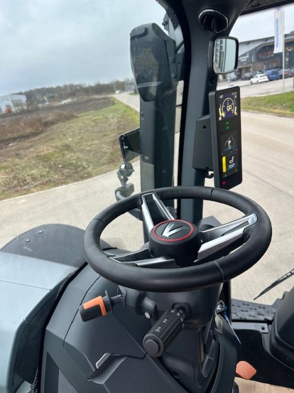 Traktor Türe ait Valtra Q265, Gebrauchtmaschine içinde Rain (resim 9)