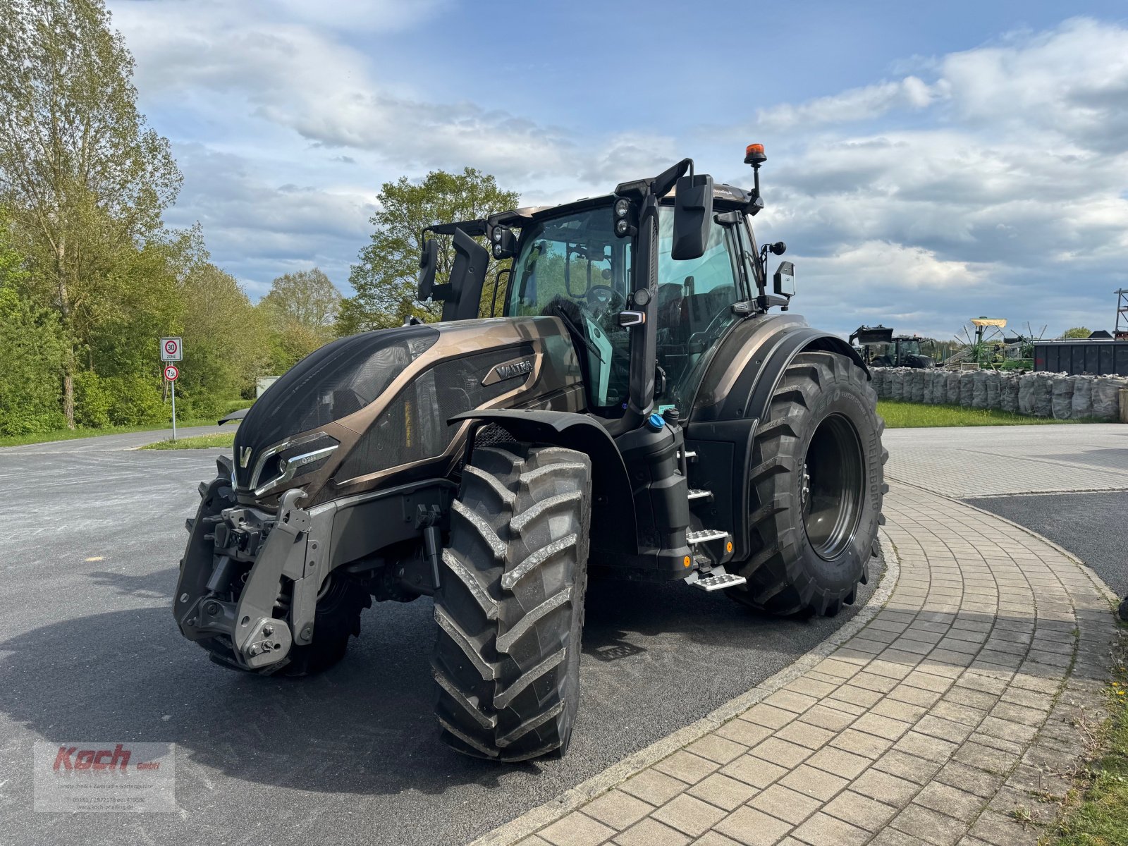 Traktor des Typs Valtra Q265, Neumaschine in Neumarkt / Pölling (Bild 1)