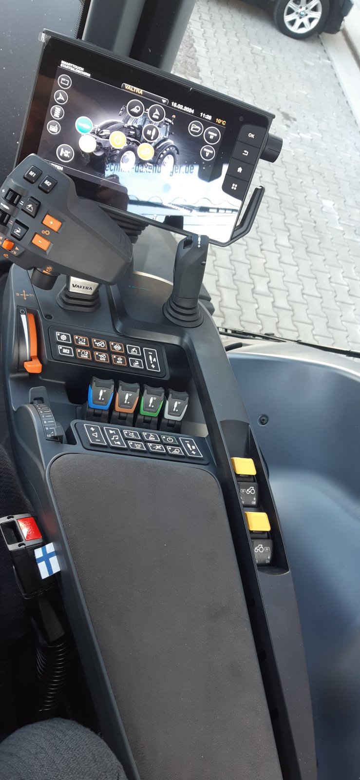 Traktor des Typs Valtra Q285, Neumaschine in Höslwang (Bild 8)