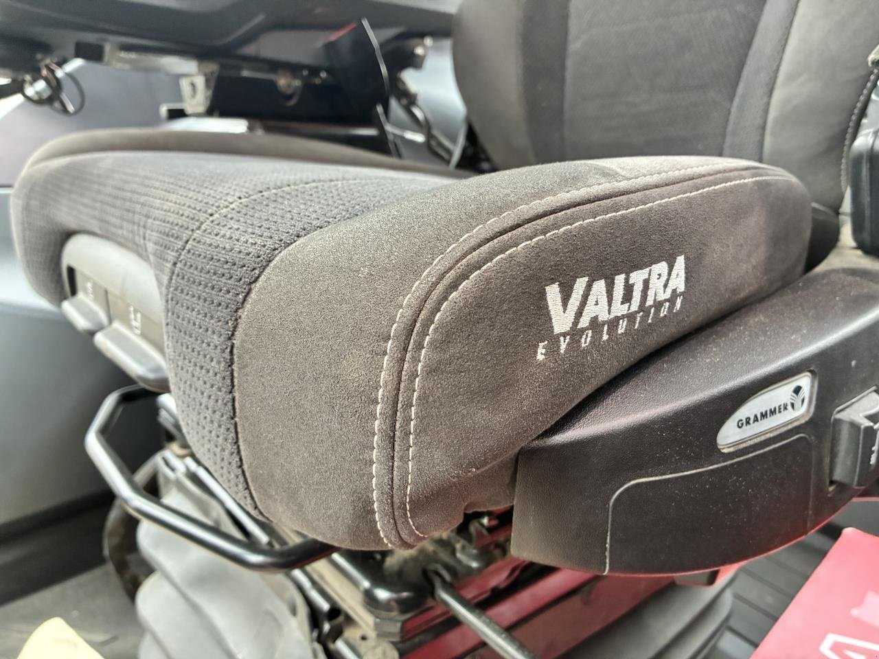 Traktor типа Valtra Q305 1A9, Gebrauchtmaschine в Egtved (Фотография 10)