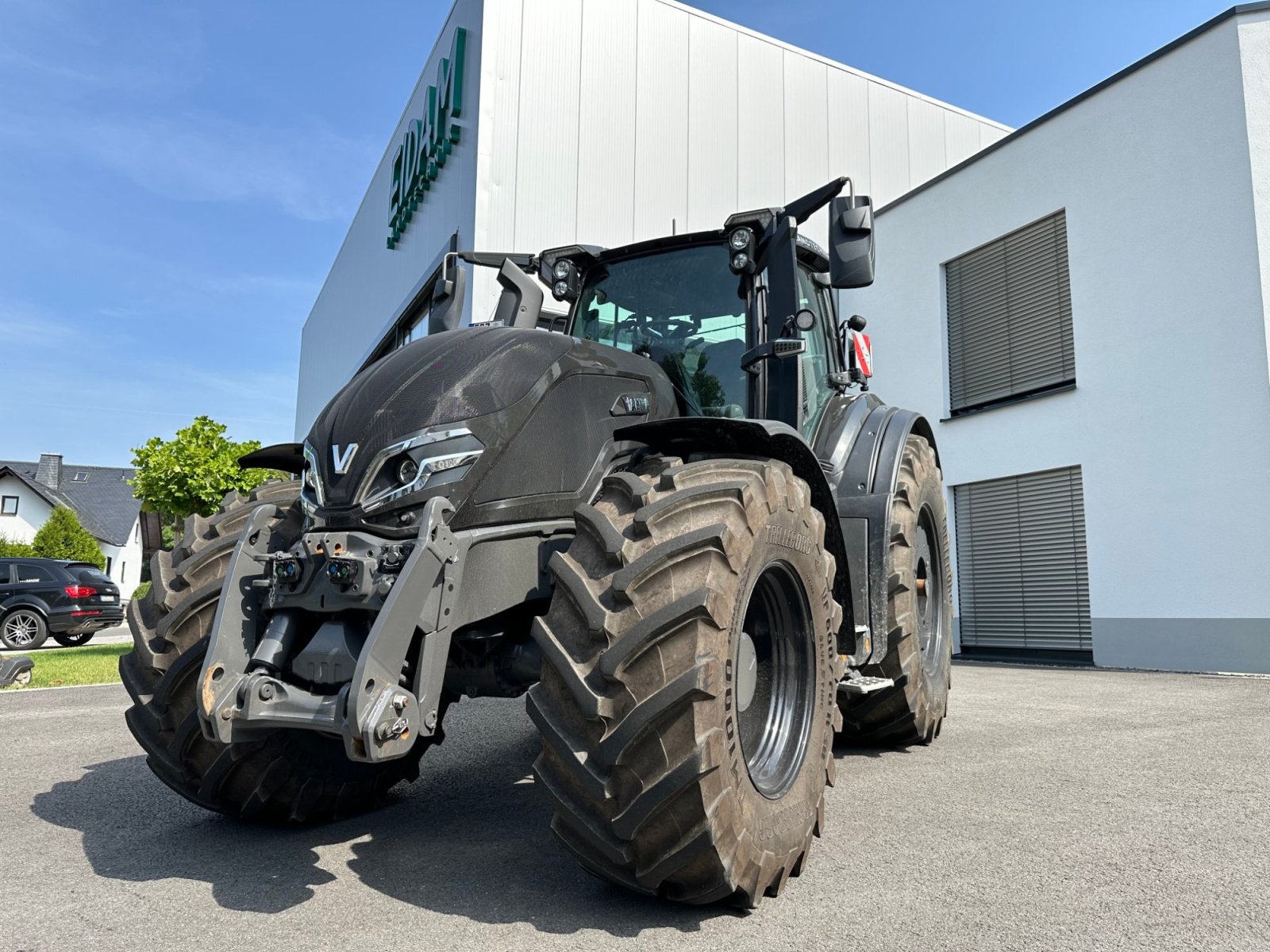 Traktor du type Valtra Q305 1A9, Gebrauchtmaschine en Lößnitz  (Photo 1)