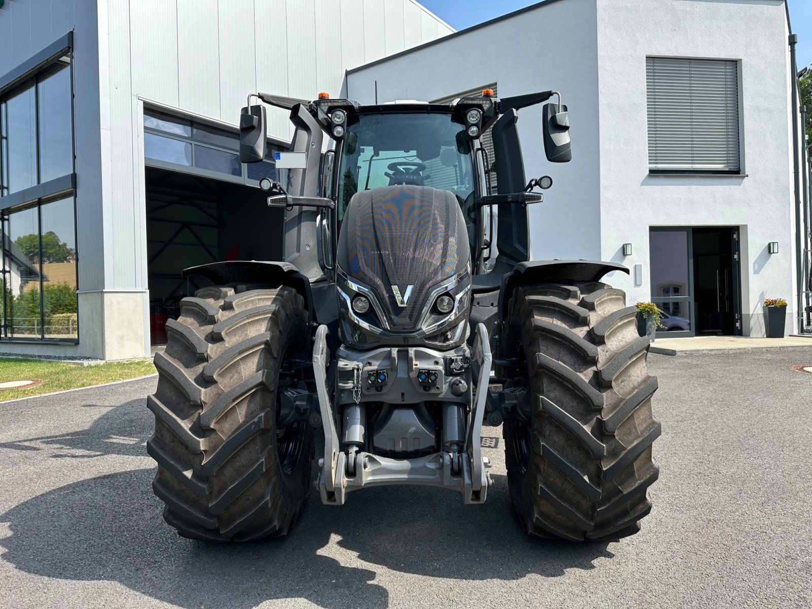 Traktor du type Valtra Q305 1A9, Gebrauchtmaschine en Lößnitz  (Photo 2)