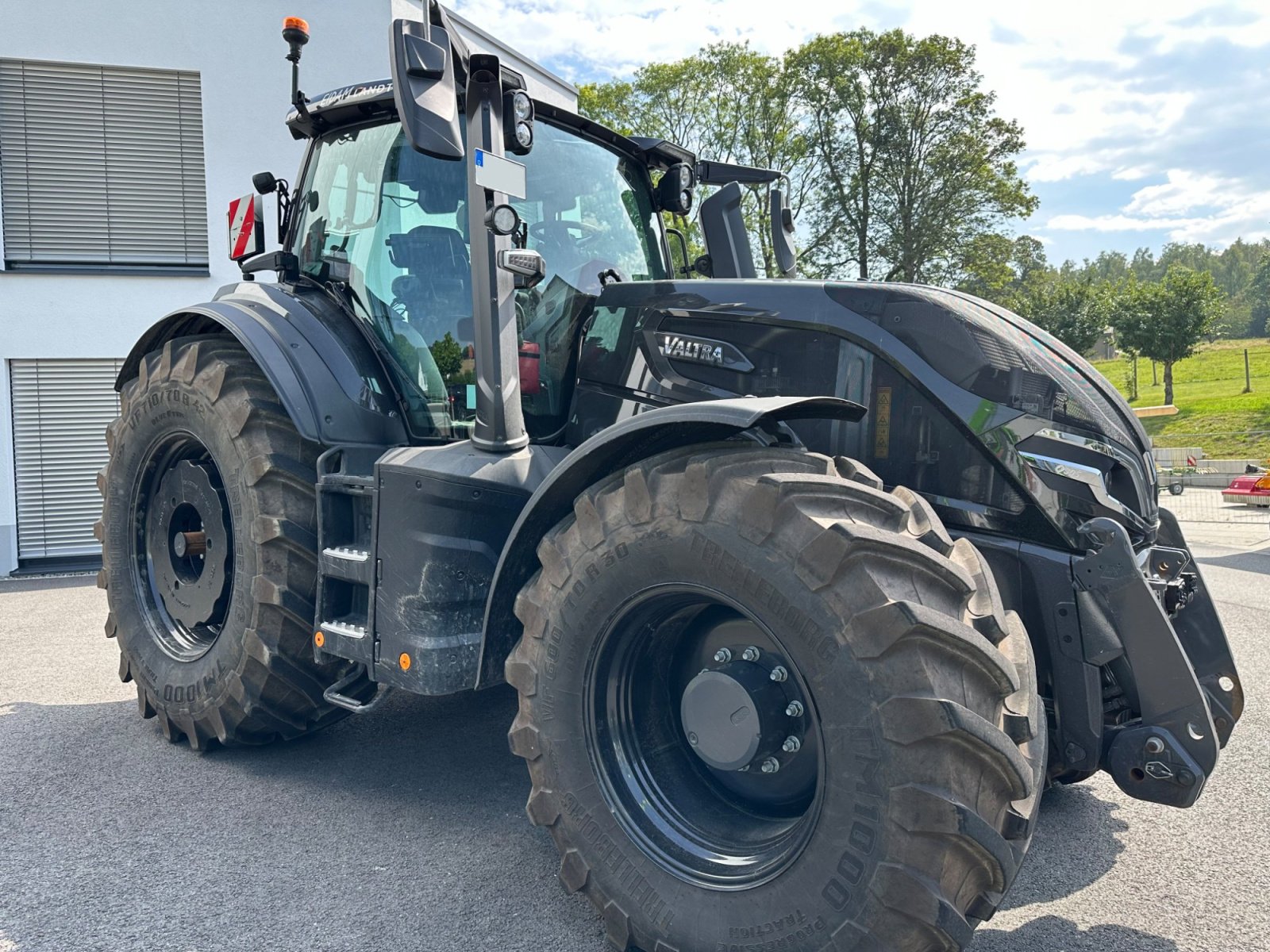 Traktor du type Valtra Q305 1A9, Gebrauchtmaschine en Lößnitz  (Photo 3)