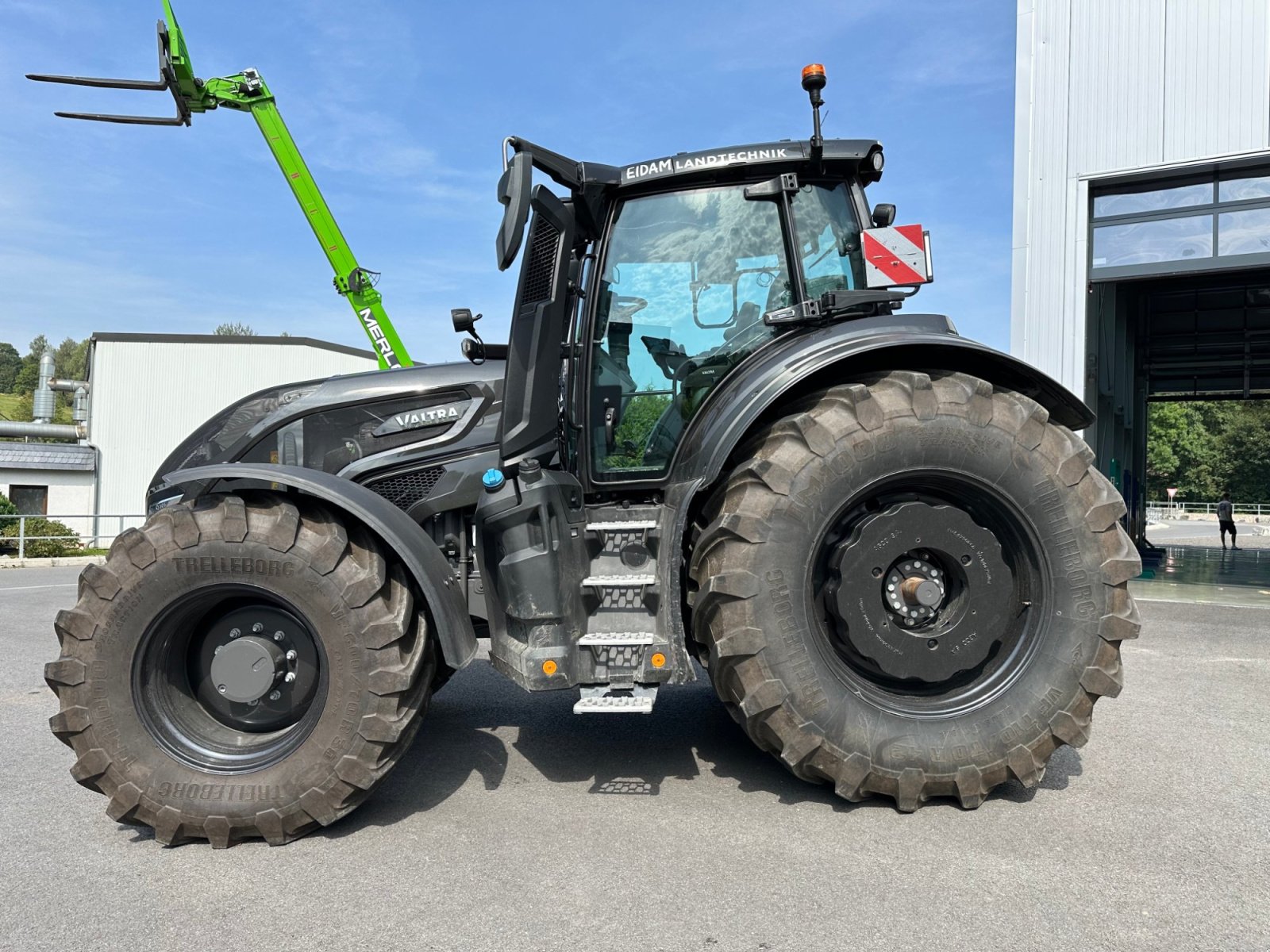 Traktor du type Valtra Q305 1A9, Gebrauchtmaschine en Lößnitz  (Photo 8)