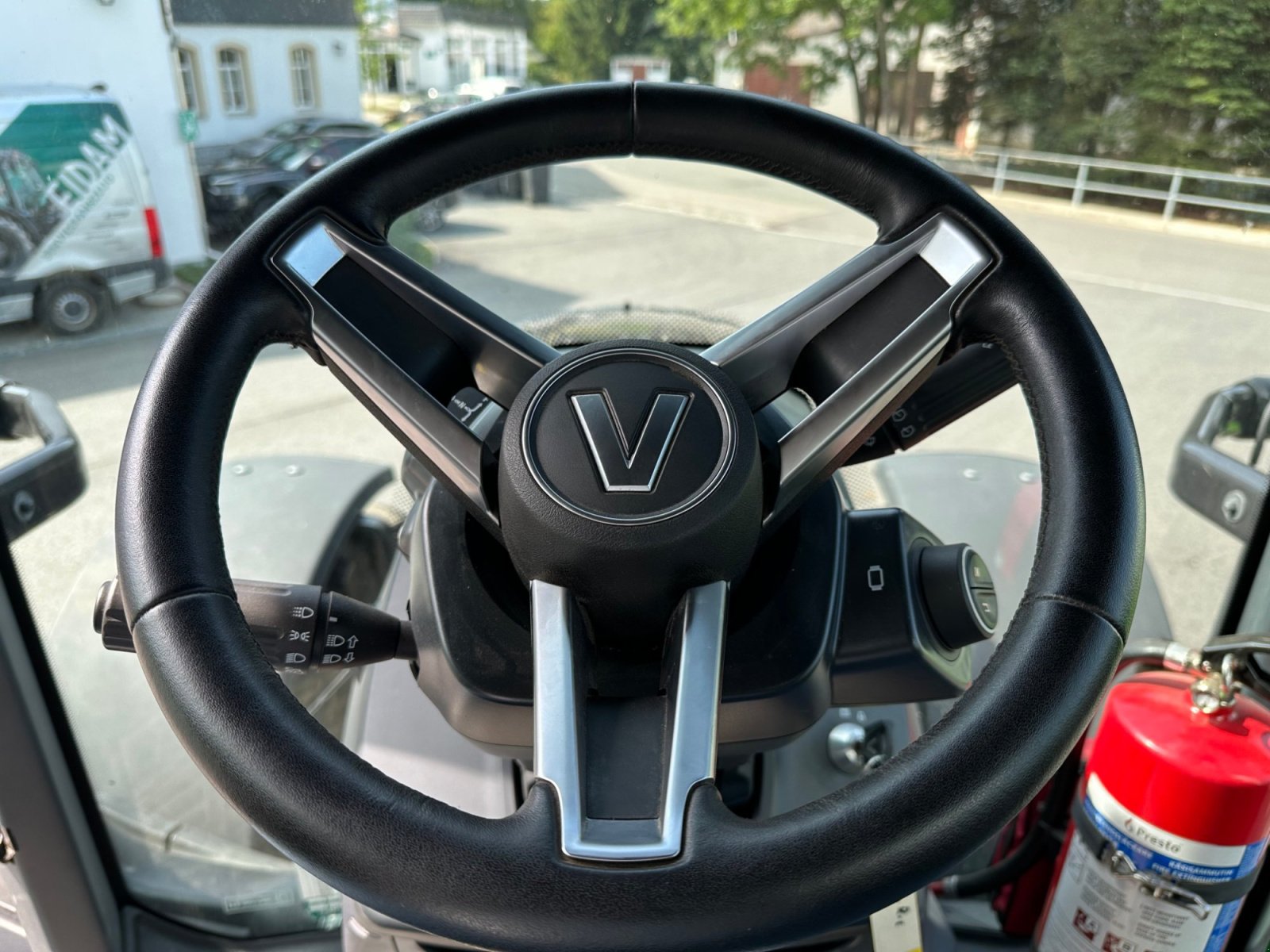 Traktor du type Valtra Q305 1A9, Gebrauchtmaschine en Lößnitz  (Photo 10)