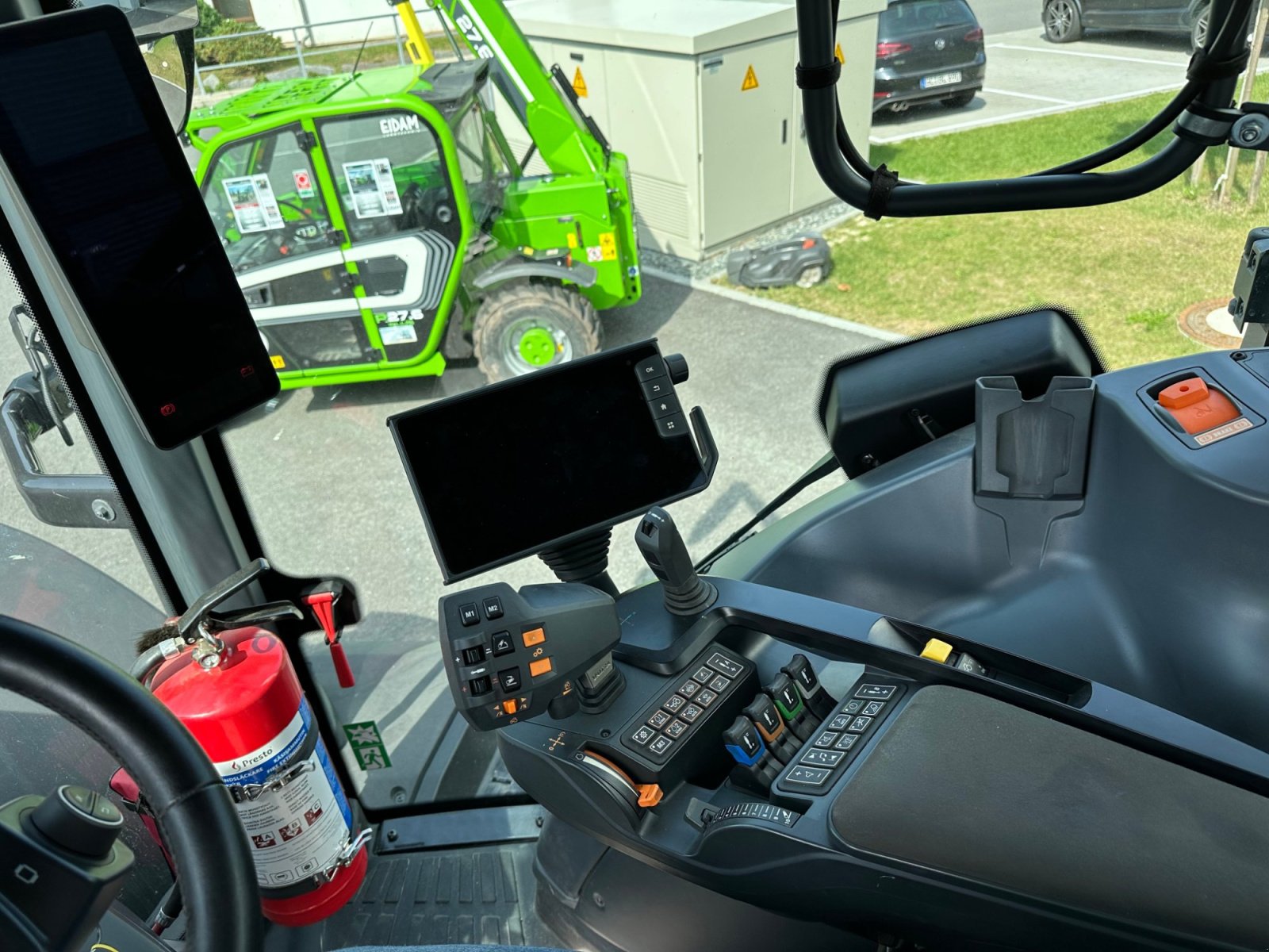 Traktor du type Valtra Q305 1A9, Gebrauchtmaschine en Lößnitz  (Photo 11)