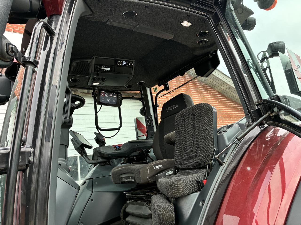 Traktor типа Valtra Q305 1A9, Gebrauchtmaschine в Ringkøbing (Фотография 7)