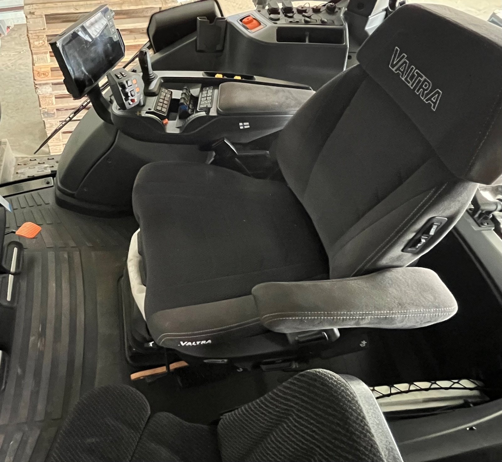 Traktor vrste Valtra Q305 Beschädigt/Defekt, Gebrauchtmaschine v Delitzsch (Slika 3)