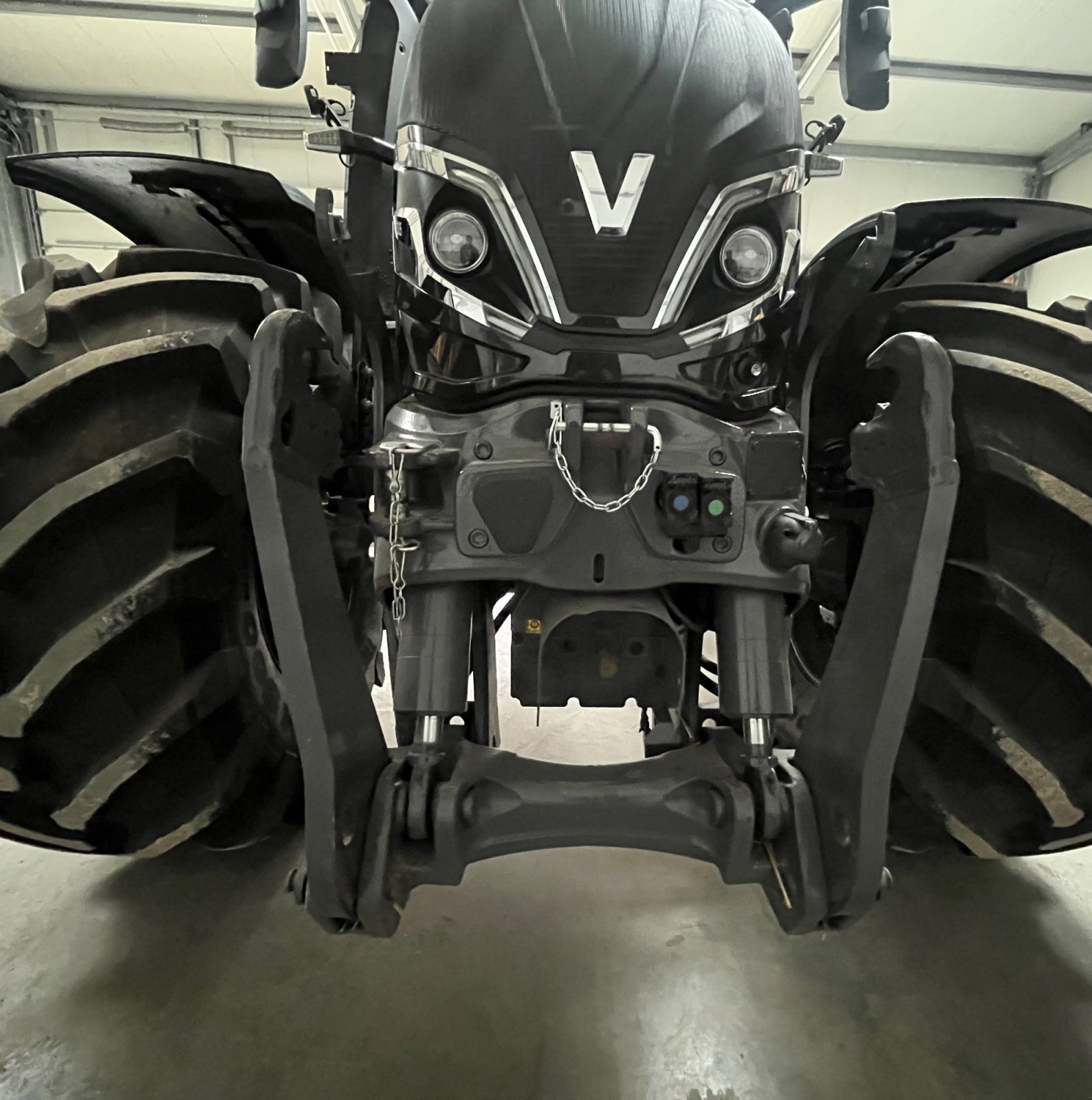 Traktor vrste Valtra Q305 Beschädigt/Defekt, Gebrauchtmaschine v Delitzsch (Slika 2)