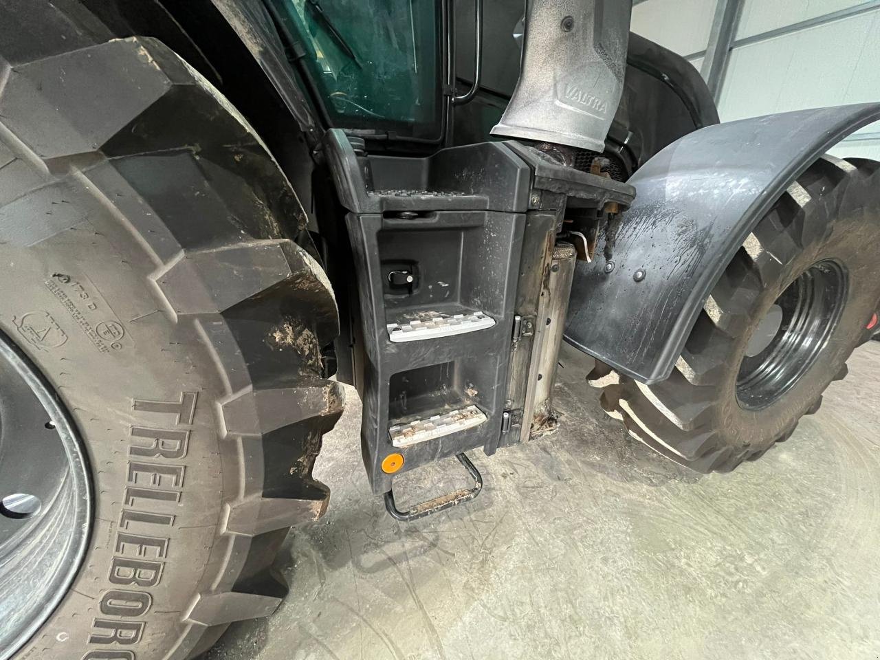 Traktor типа Valtra Q305 Brandschaden, Gebrauchtmaschine в Könnern (Фотография 8)