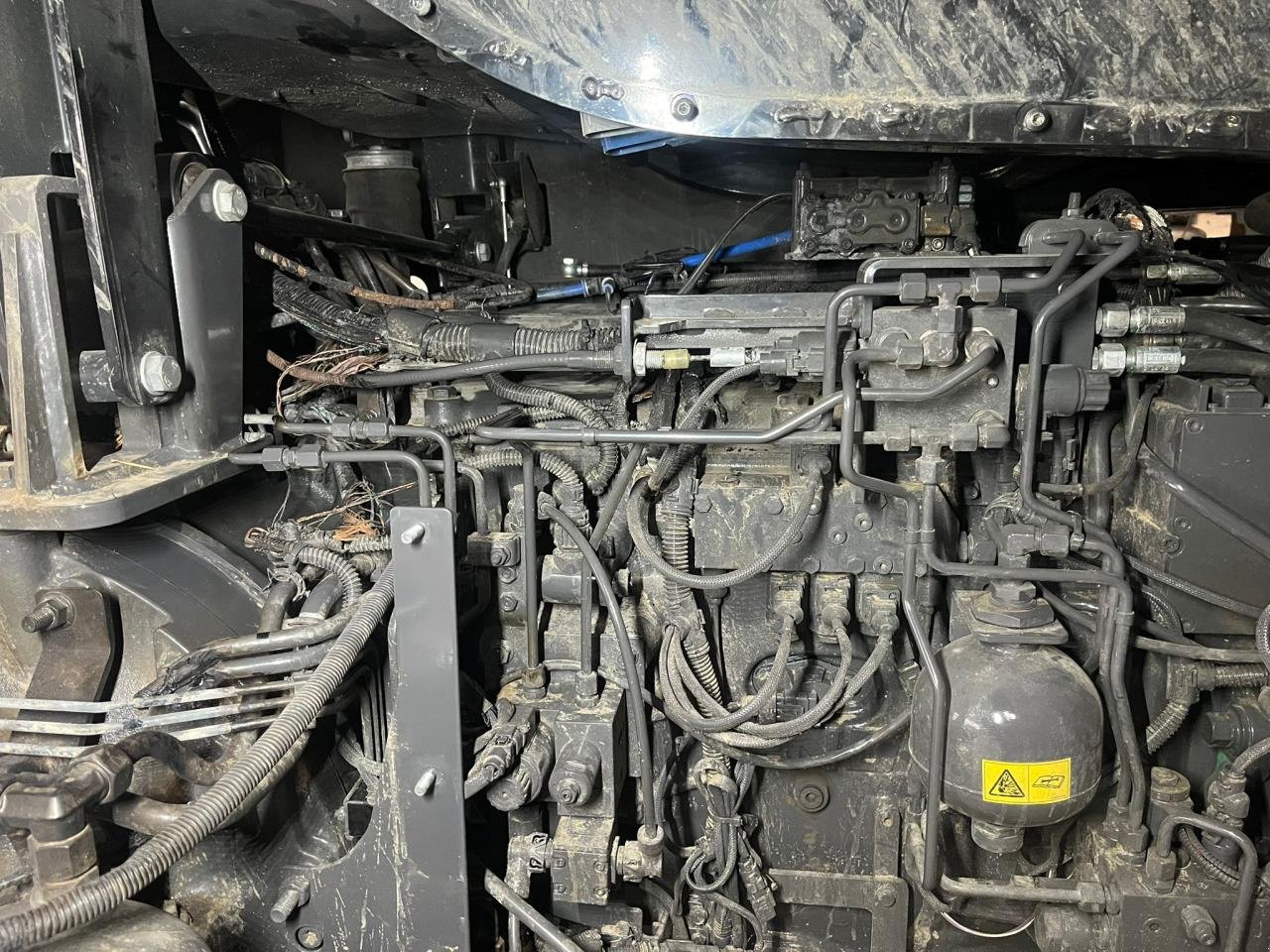 Traktor типа Valtra Q305 Brandschaden, Gebrauchtmaschine в Könnern (Фотография 10)