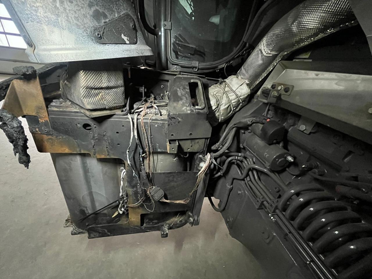 Traktor типа Valtra Q305 Brandschaden, Gebrauchtmaschine в Könnern (Фотография 11)