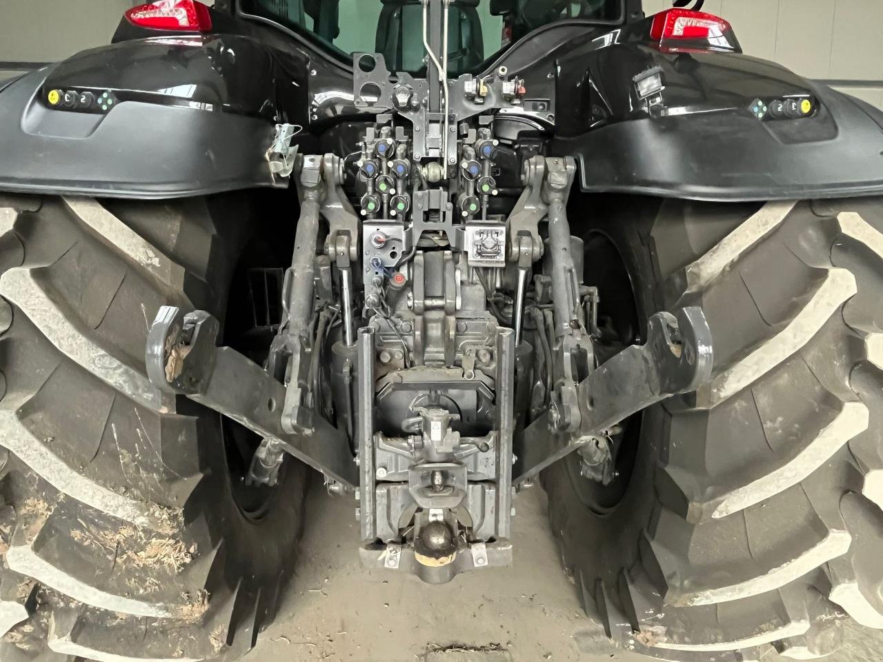 Traktor типа Valtra Q305 Brandschaden, Gebrauchtmaschine в Könnern (Фотография 12)