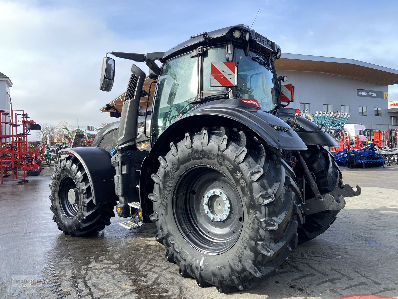 Traktor van het type Valtra Q305  + RÜFA, Mietmaschine in Burgkirchen (Foto 10)