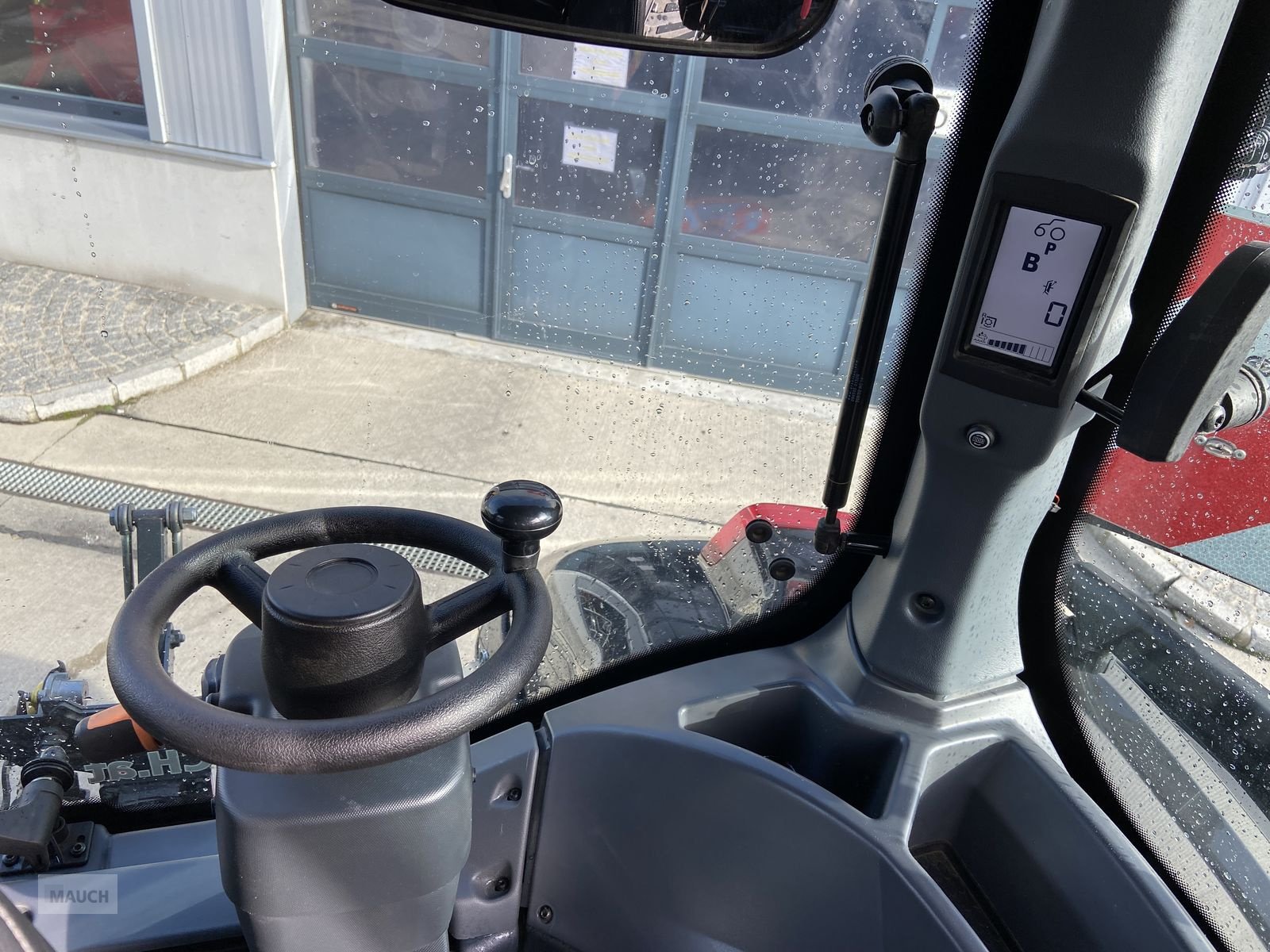 Traktor van het type Valtra Q305  + RÜFA, Mietmaschine in Burgkirchen (Foto 18)