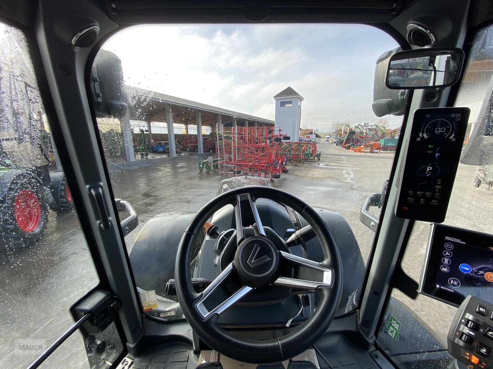 Traktor van het type Valtra Q305  + RÜFA, Mietmaschine in Burgkirchen (Foto 17)