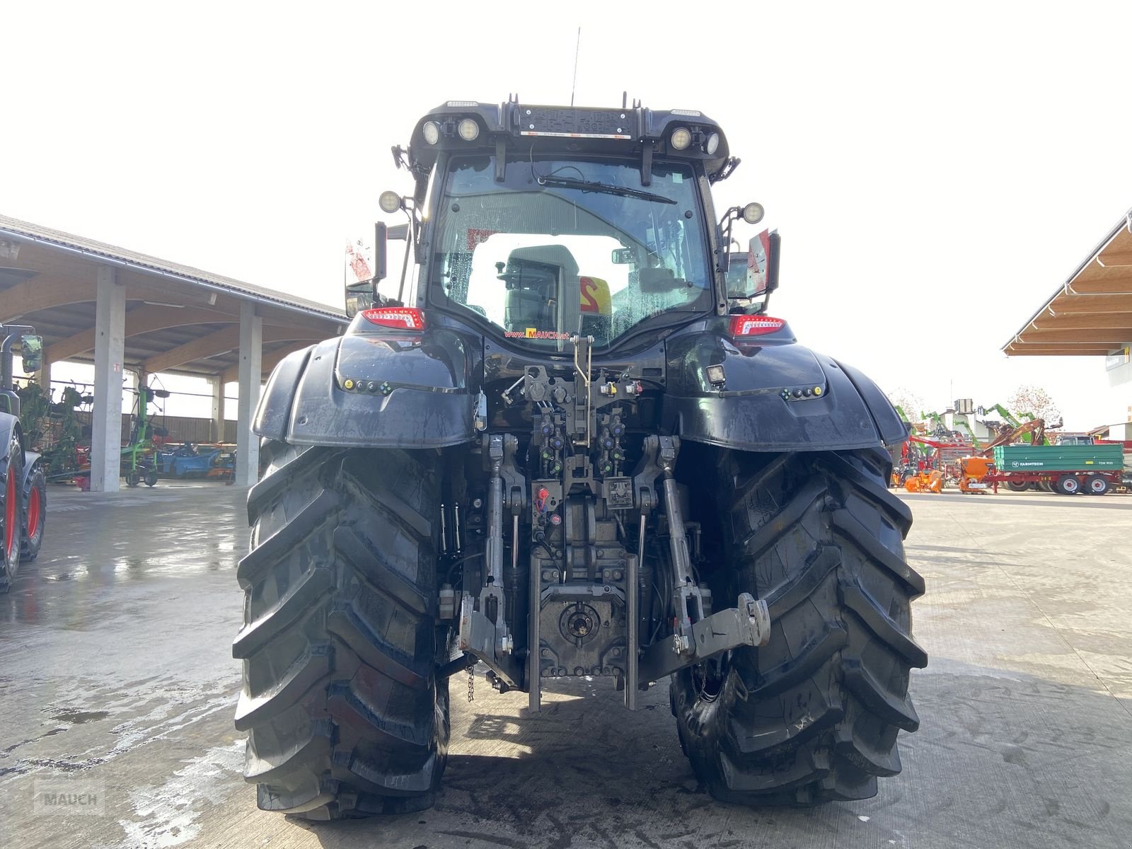 Traktor van het type Valtra Q305  + RÜFA, Mietmaschine in Burgkirchen (Foto 7)