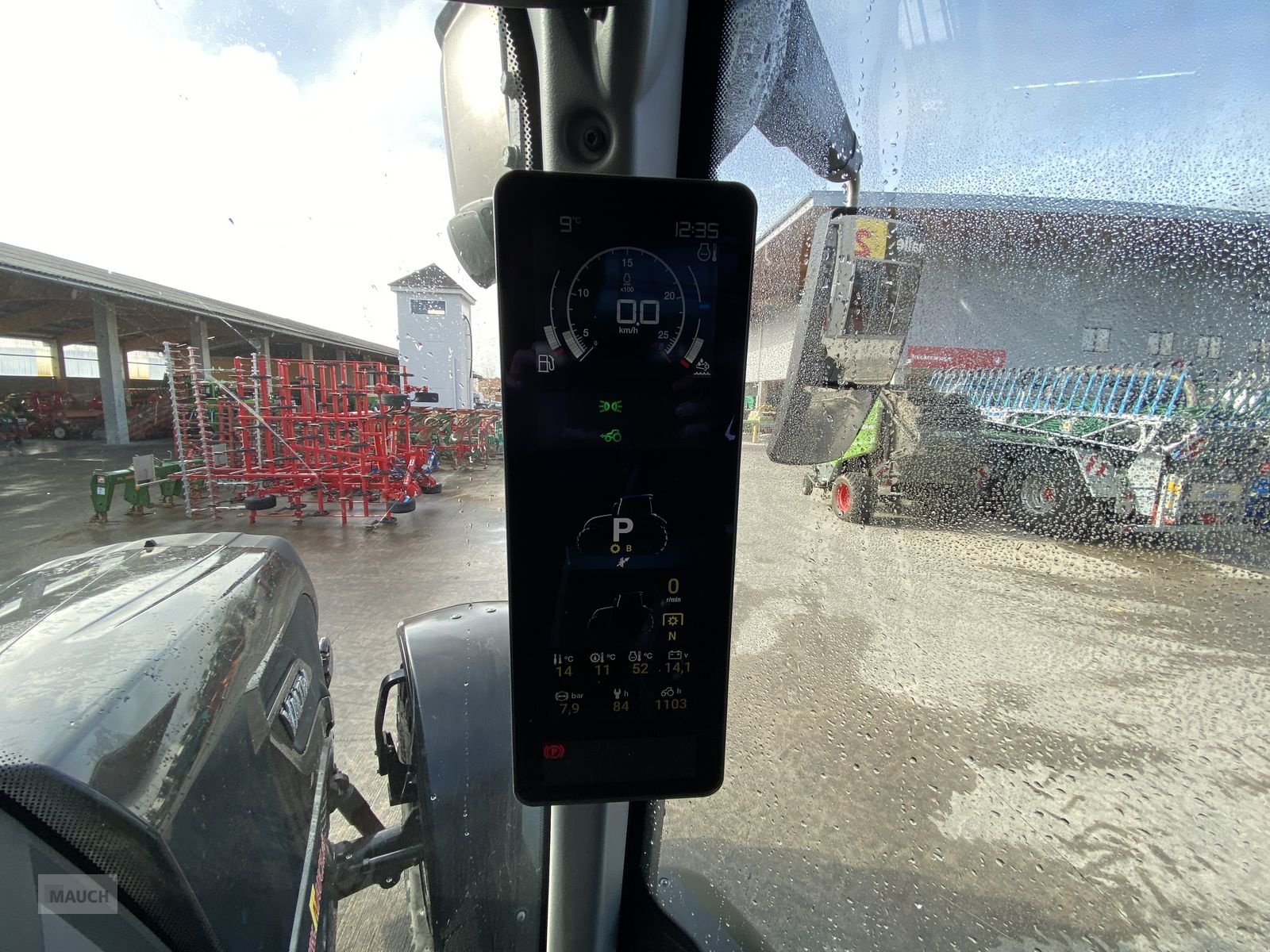 Traktor van het type Valtra Q305  + RÜFA, Mietmaschine in Burgkirchen (Foto 16)