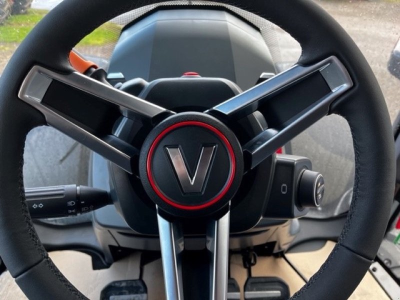 Traktor des Typs Valtra Q305   Valtra Q305 FRA 0,49 % I Rente, Gebrauchtmaschine in Sakskøbing (Bild 9)