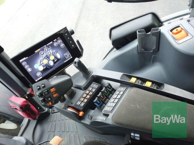 Traktor des Typs Valtra Q305 VALTRA TRAKTOR, Gebrauchtmaschine in München (Bild 18)