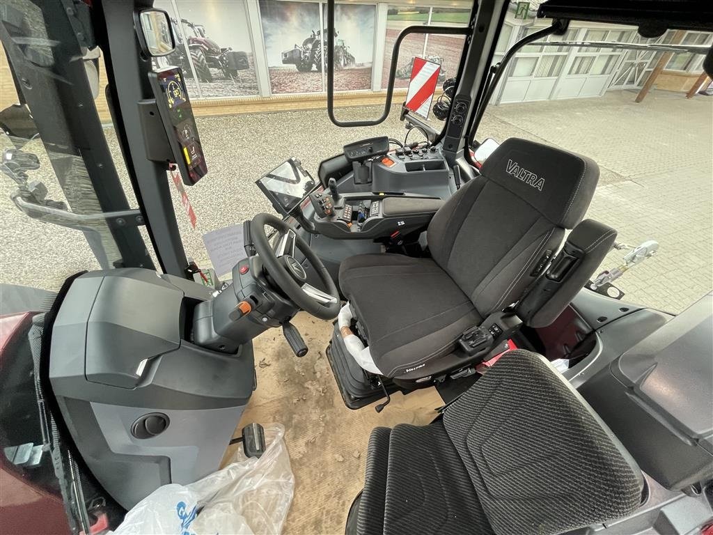 Traktor типа Valtra Q305, Gebrauchtmaschine в Nimtofte (Фотография 11)