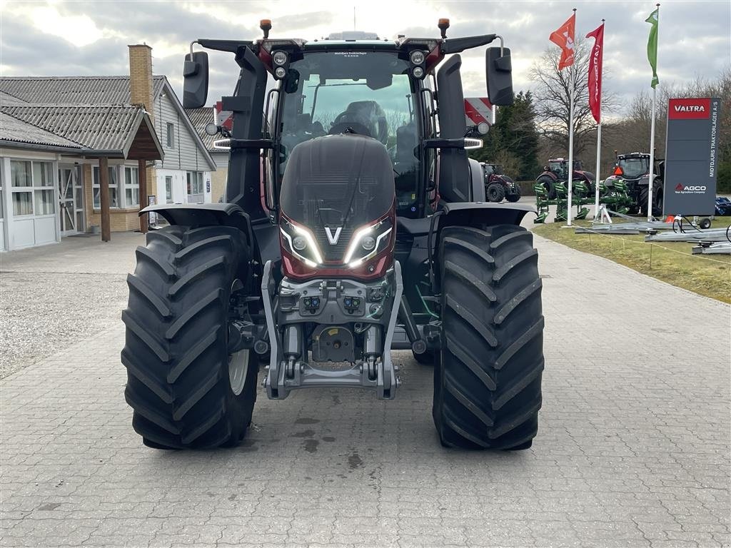 Traktor des Typs Valtra Q305, Gebrauchtmaschine in Nimtofte (Bild 3)