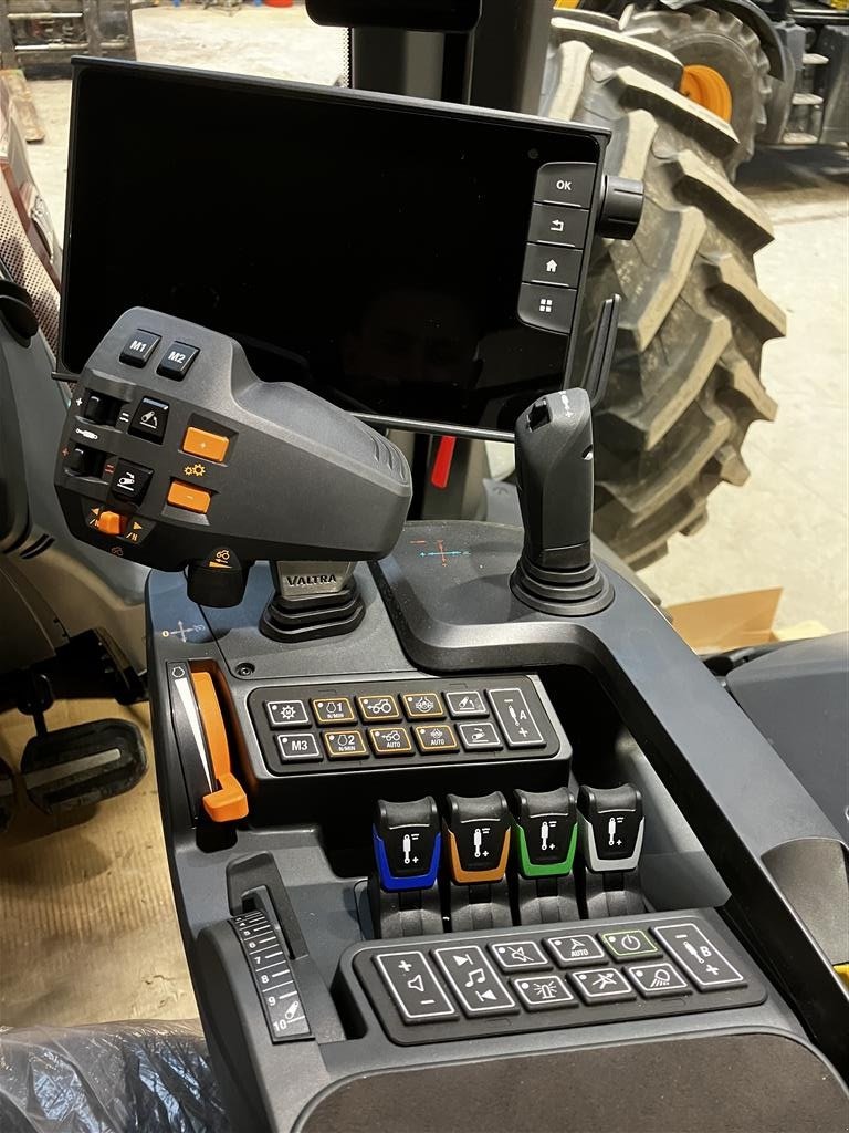 Traktor типа Valtra Q305, Gebrauchtmaschine в Høng (Фотография 7)
