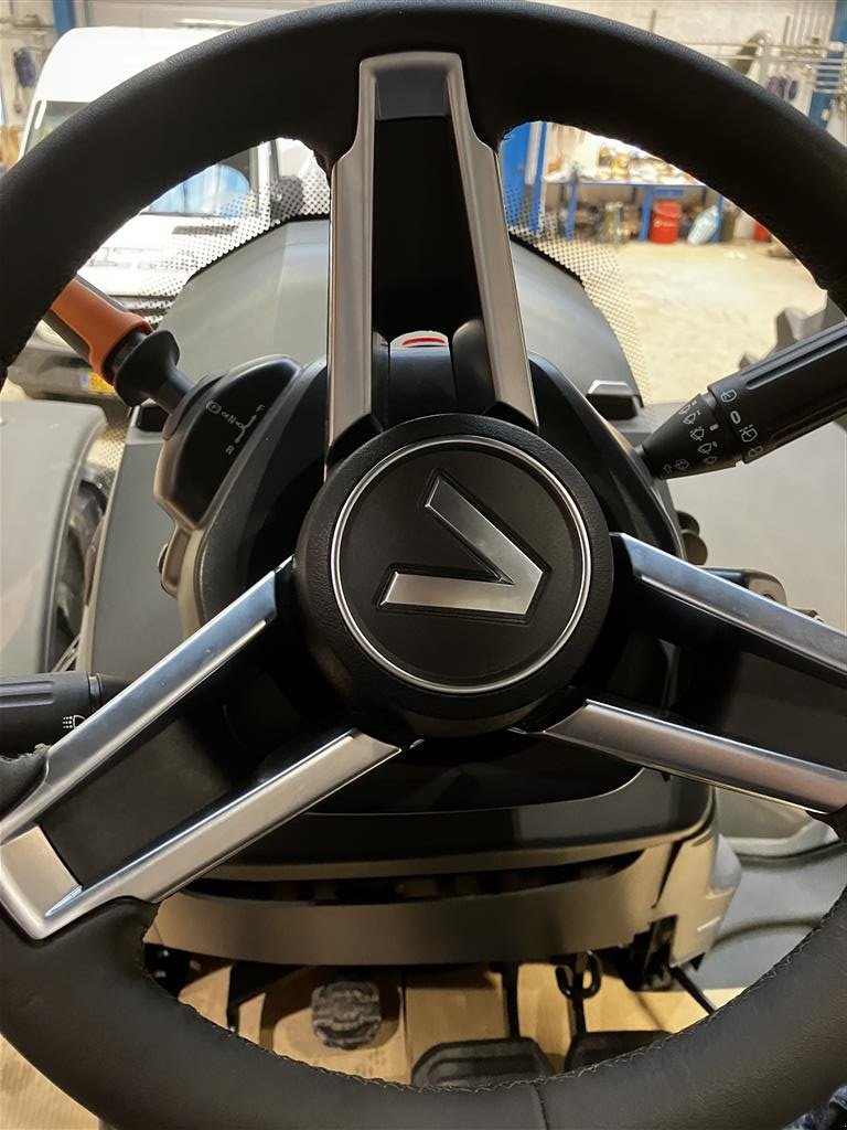 Traktor типа Valtra Q305, Gebrauchtmaschine в Høng (Фотография 8)