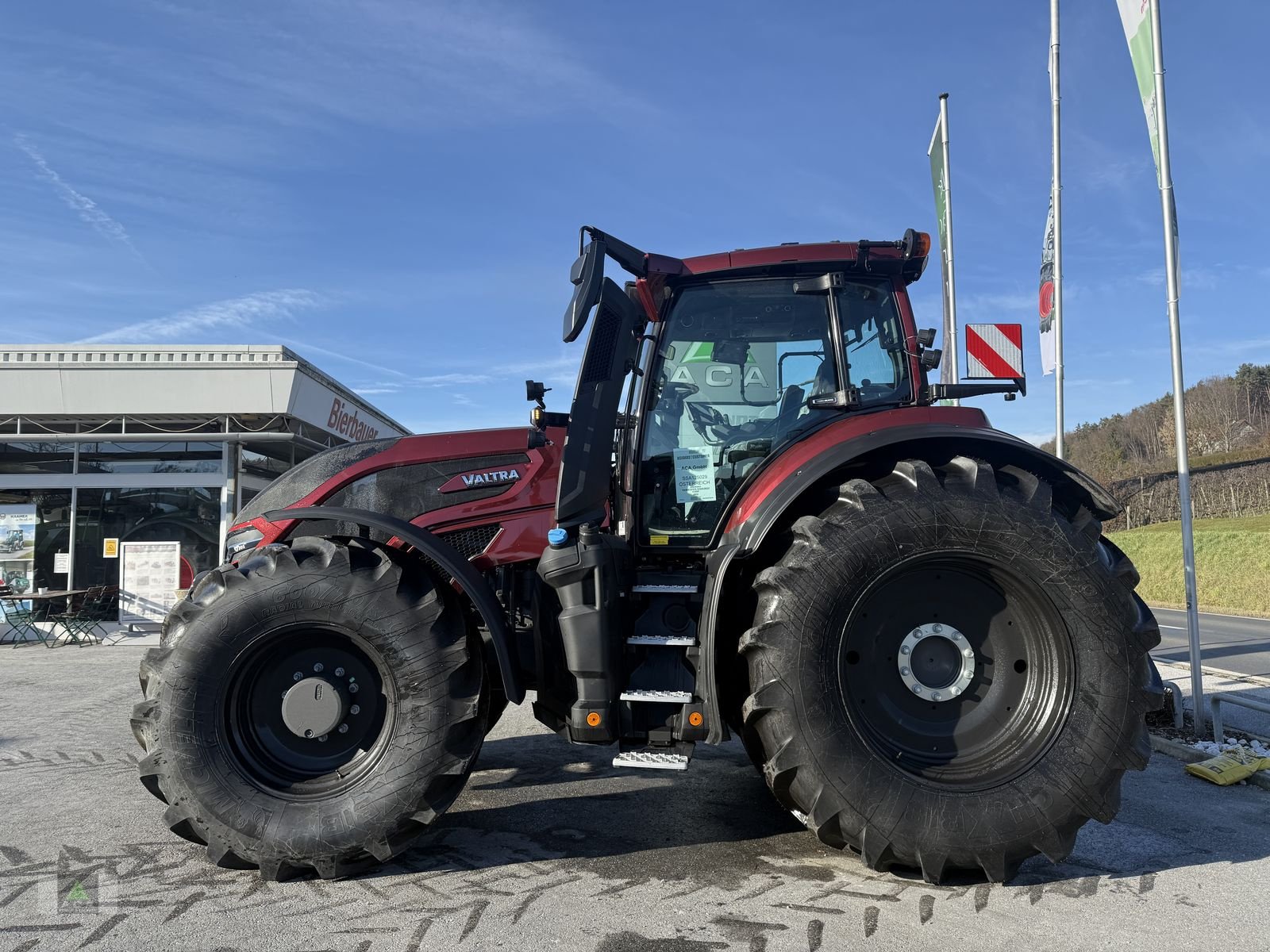 Traktor of the type Valtra Q305, Neumaschine in Markt Hartmannsdorf (Picture 2)