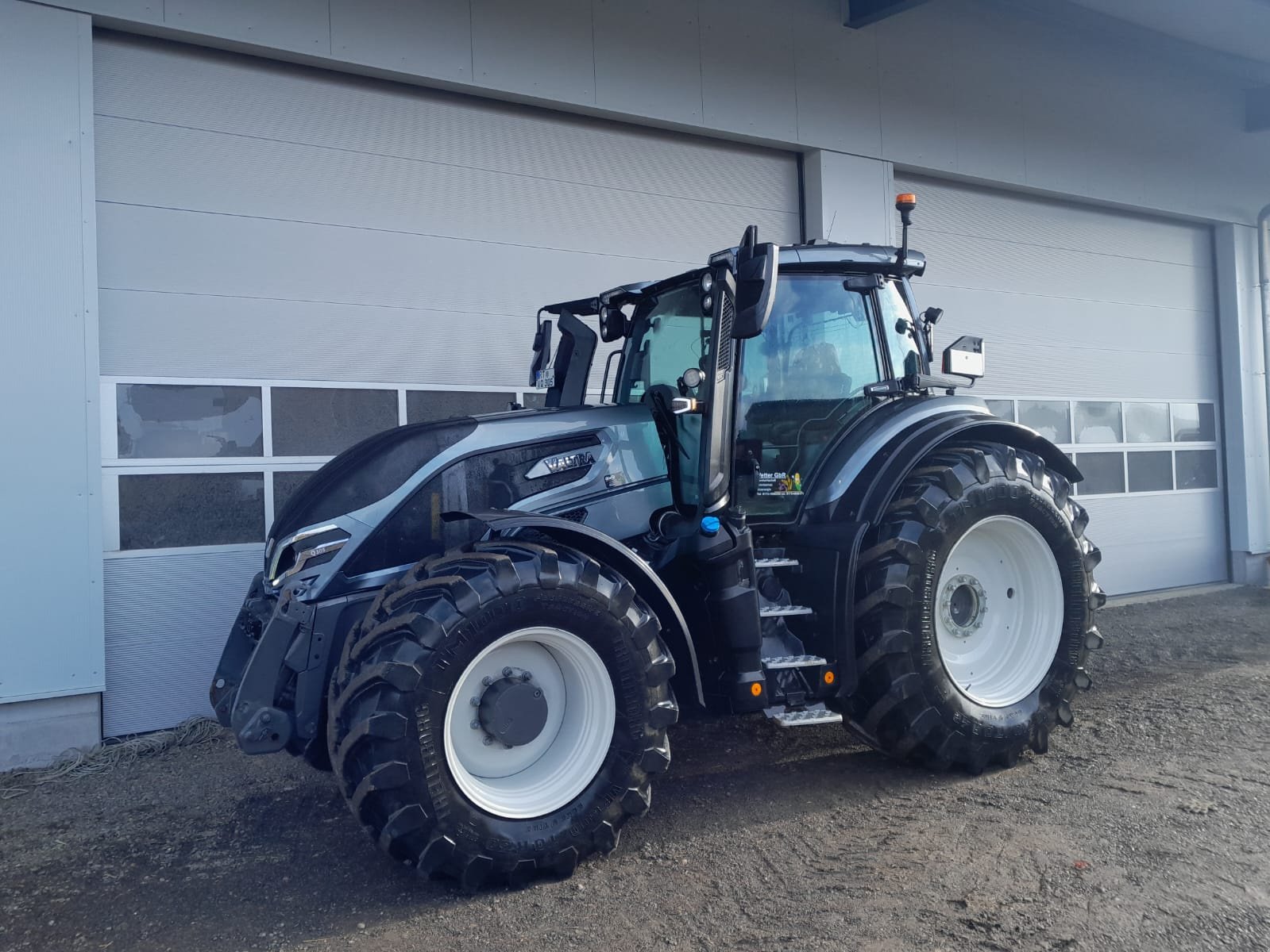 Traktor del tipo Valtra Q305, Gebrauchtmaschine In Trochtelfingen (Immagine 1)