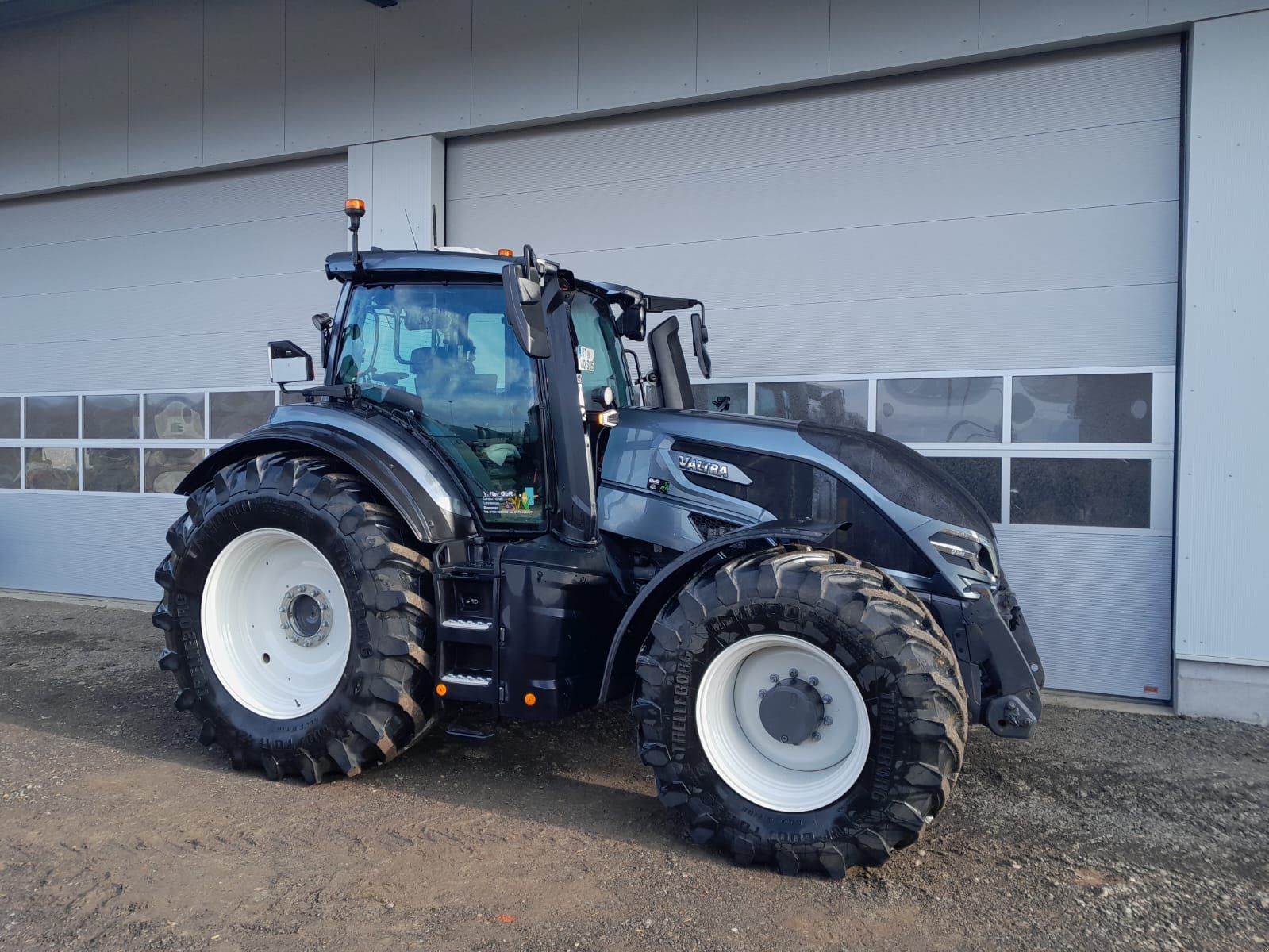 Traktor del tipo Valtra Q305, Gebrauchtmaschine In Trochtelfingen (Immagine 2)