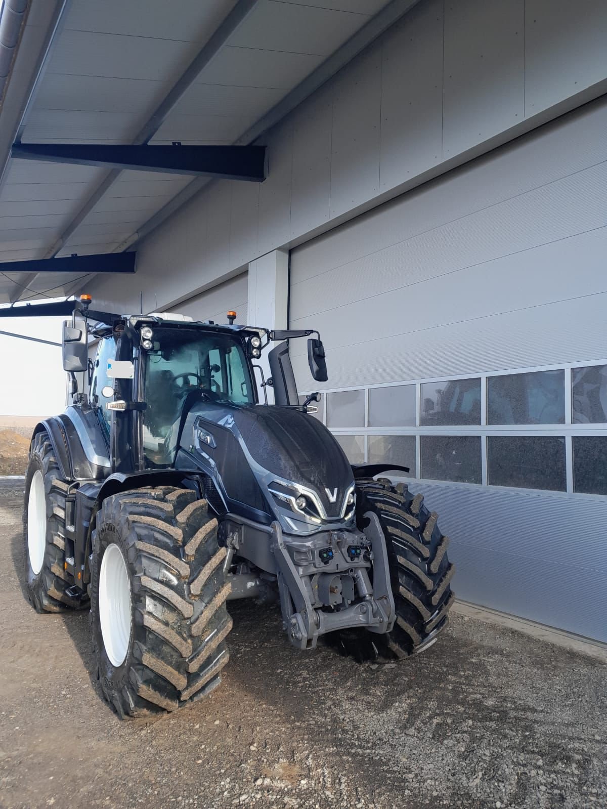 Traktor del tipo Valtra Q305, Gebrauchtmaschine In Trochtelfingen (Immagine 3)