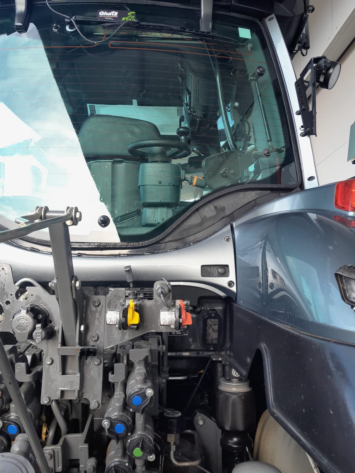Traktor del tipo Valtra Q305, Gebrauchtmaschine In Trochtelfingen (Immagine 5)
