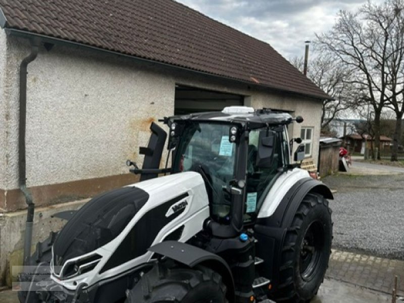 Traktor des Typs Valtra Q305, Gebrauchtmaschine in Weiden/Theisseil (Bild 1)