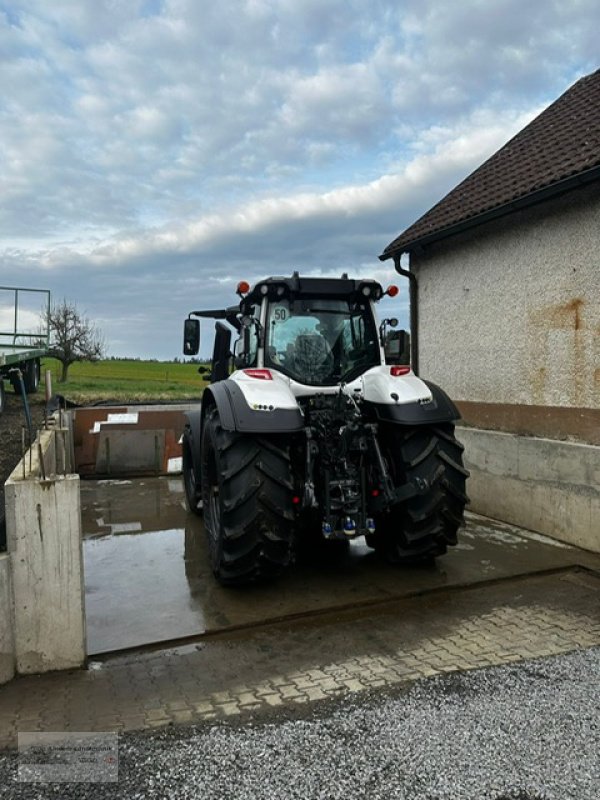 Traktor des Typs Valtra Q305, Gebrauchtmaschine in Weiden/Theisseil (Bild 3)